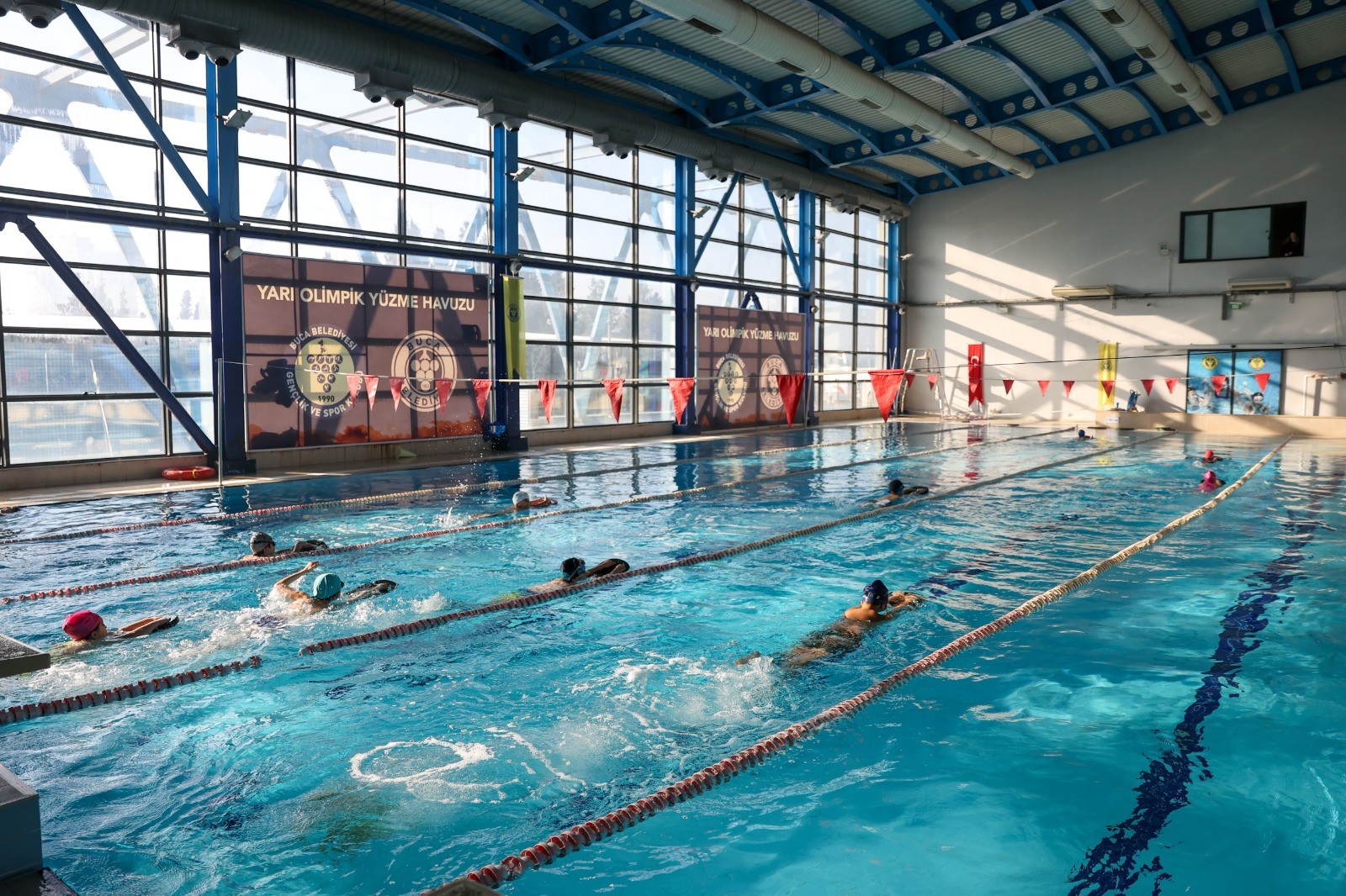 BUCA BELEDİYESİ'NİN KIŞ SPOR KURSLARINA BÜYÜK İLGİ