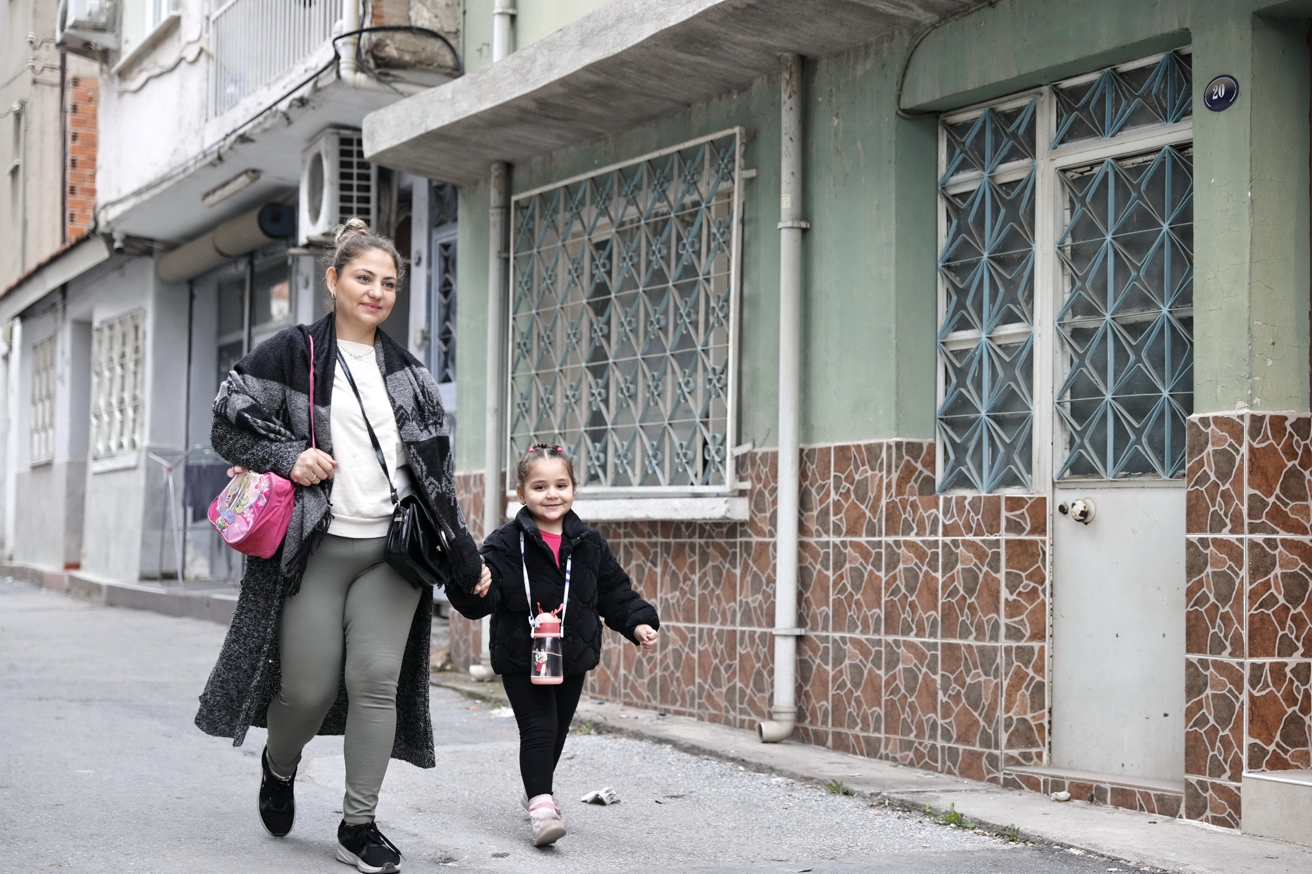 Konak’ta ‘Mutlu Çocuklar Oyun Evleri’ ile çocuklar da anneler de mutlu