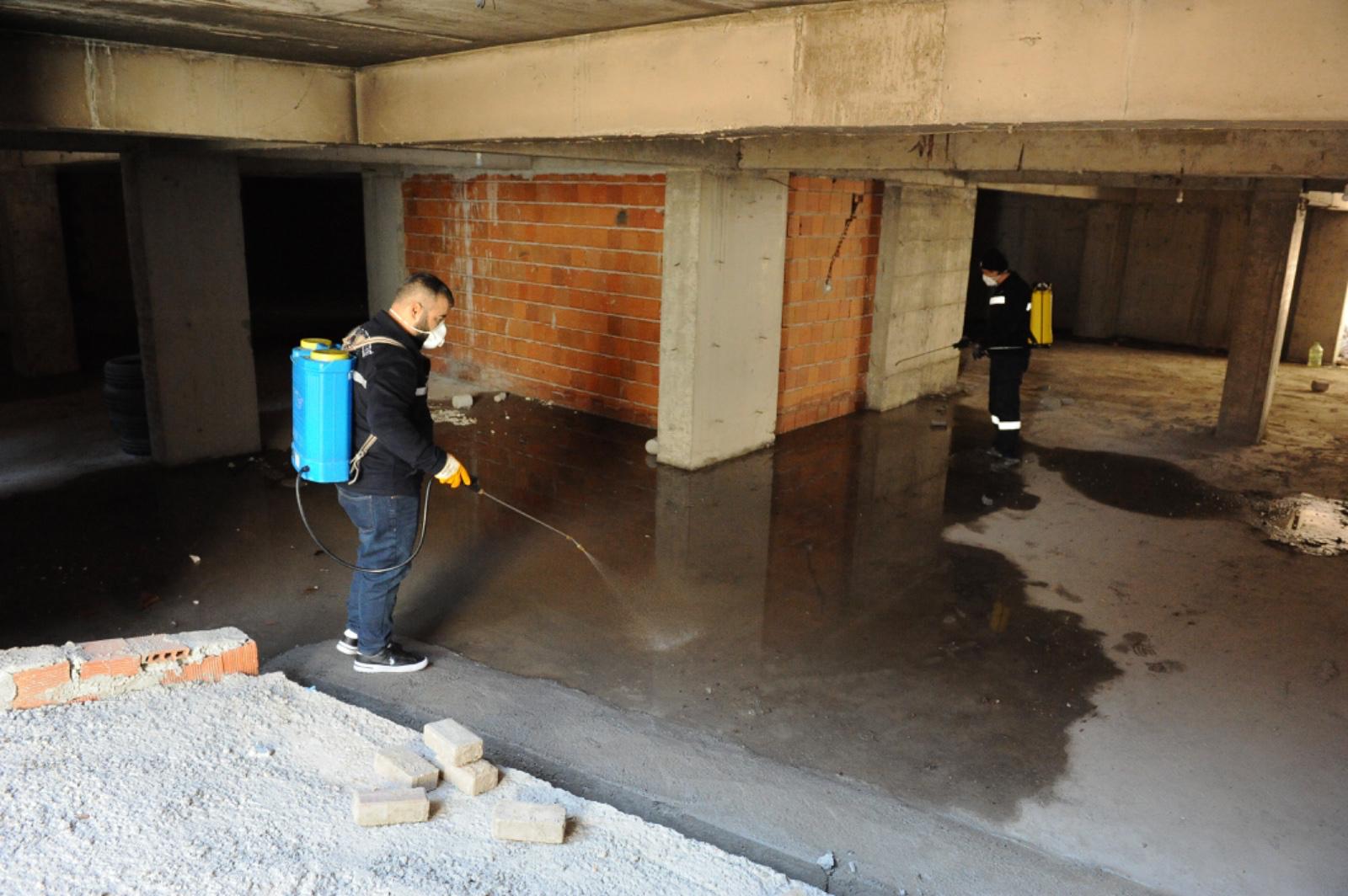 Karşıyaka’da ilaçlama mesaisi devam ediyor