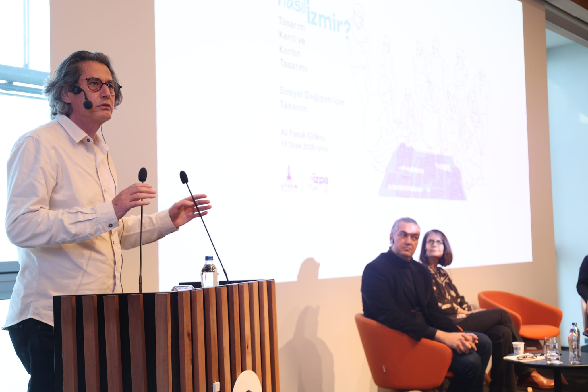 “Nasıl bir İzmir” serisi “Tasarım Kenti  ve Kentin Tasarımı” paneli ile devam etti