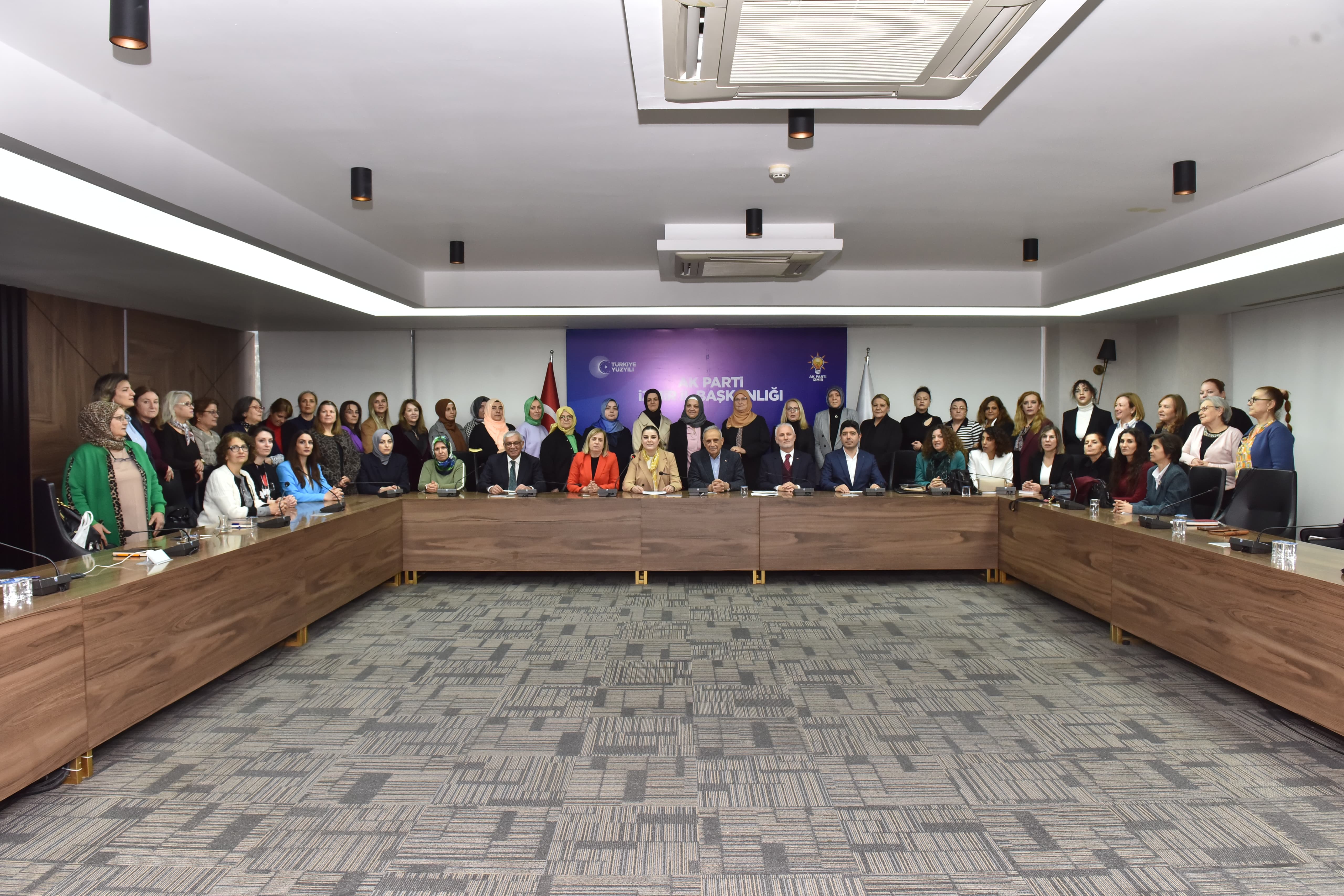 AK Parti İzmir'den 28 Şubat açıklaması; ‘’1000 yıl sürecek projeler dayatanlar en net cevabı yine milletin kendisinden sandıkta aldılar’’