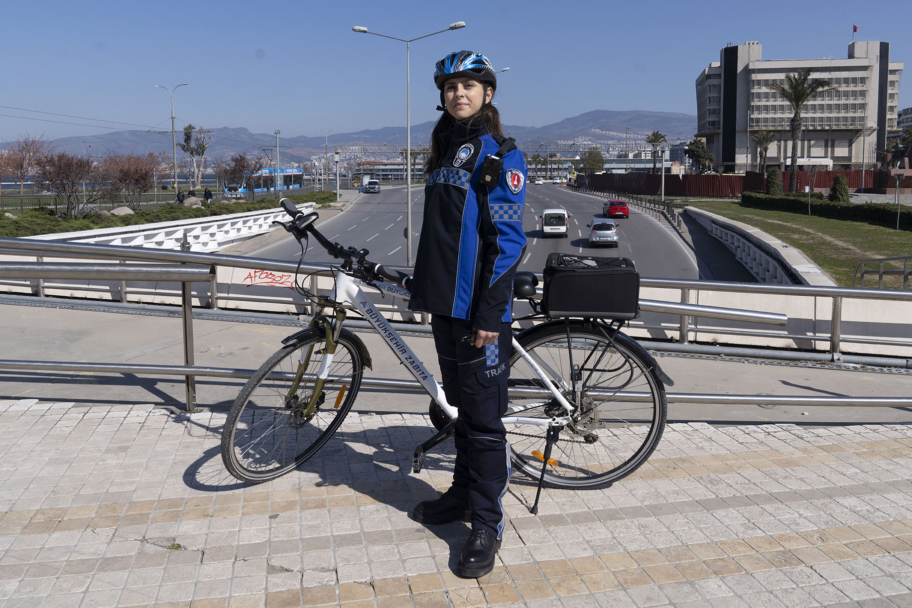İzmir’de kadın emeği kenti güzelleştiriyor