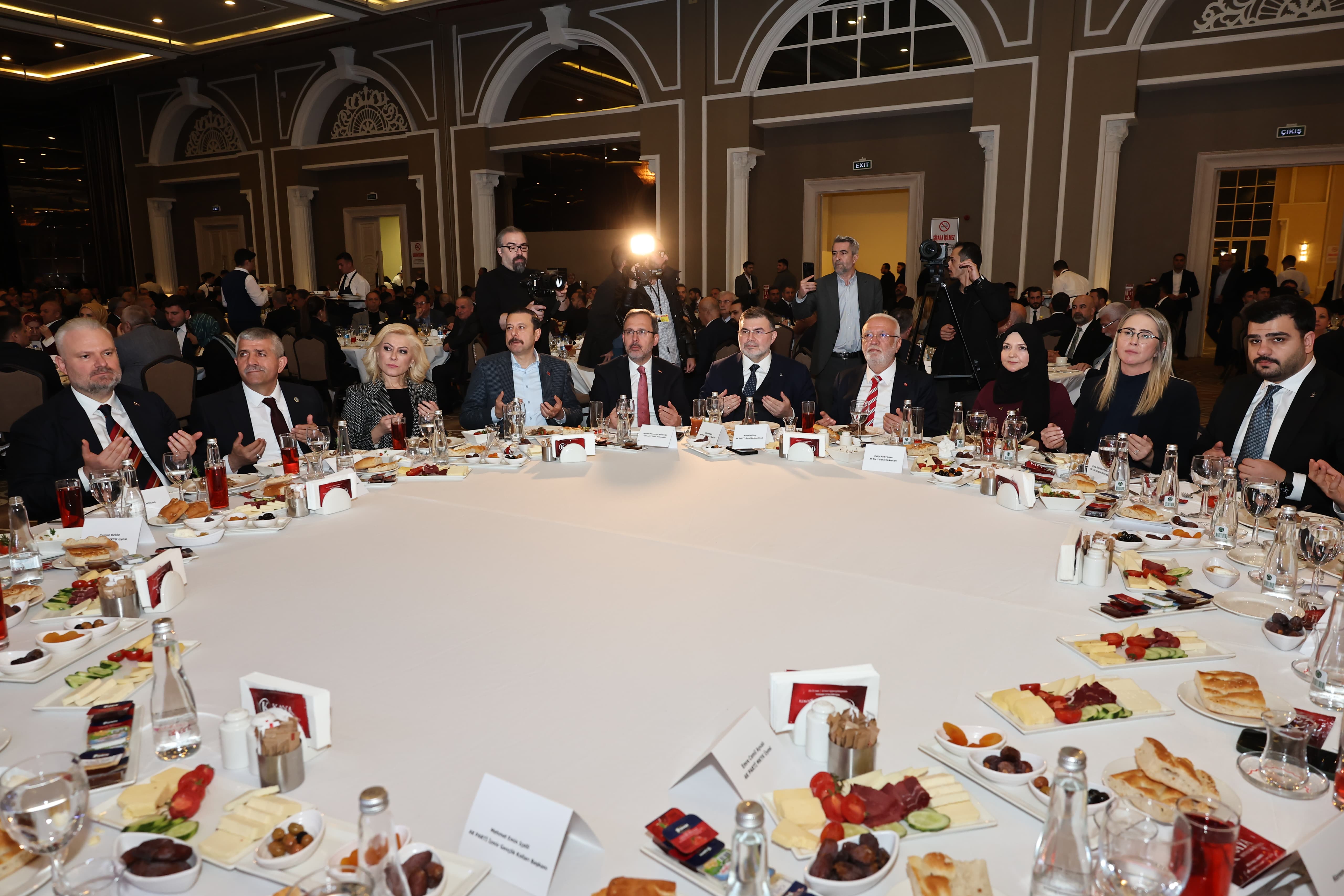 AK Parti İzmir İl Başkanı Saygılı'dan CHP'ye sert çıkış! ''Bir ömür çalışsanız, Recep Tayyip Erdoğan'ın bu ülke ve millet için yaptıklarının zekatını çıkaramazsınız''