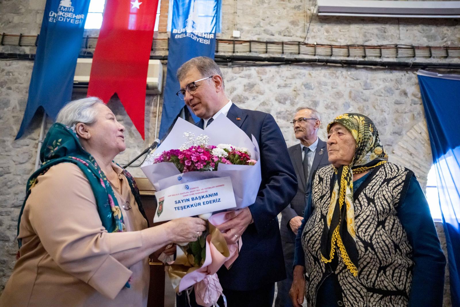 Başkan Tugay şehit anneleri ile bir araya geldi