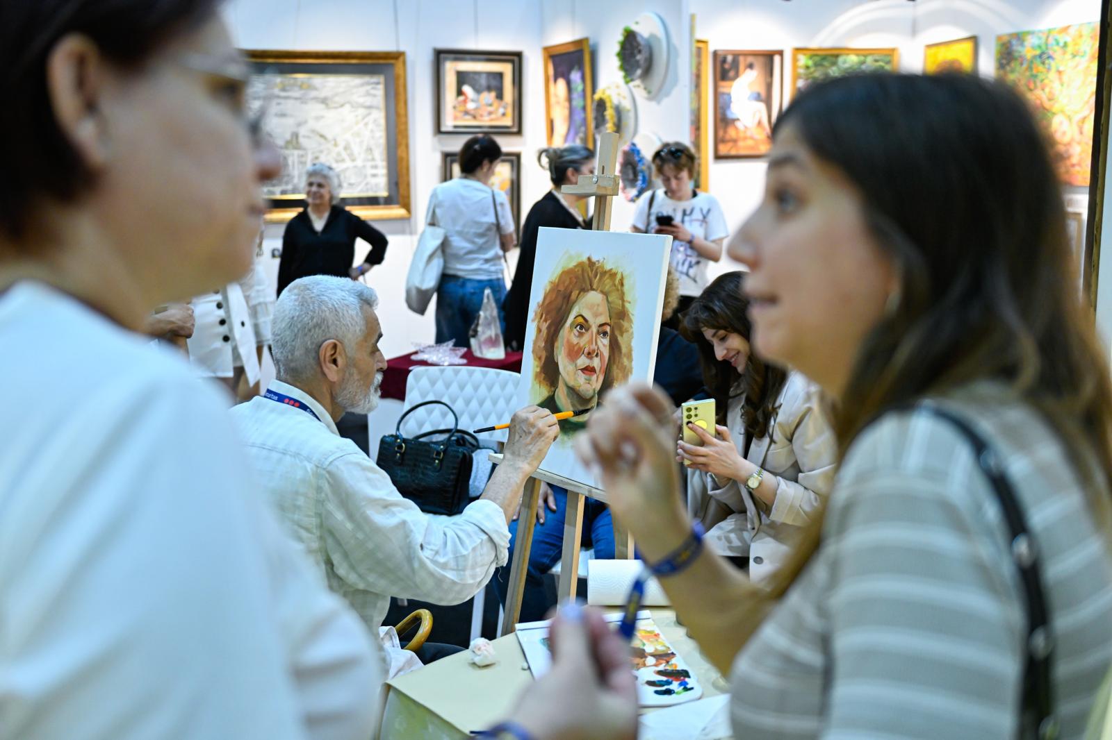 İzmir'de Sanat ve Antika Fuarına Yoğun İlgi