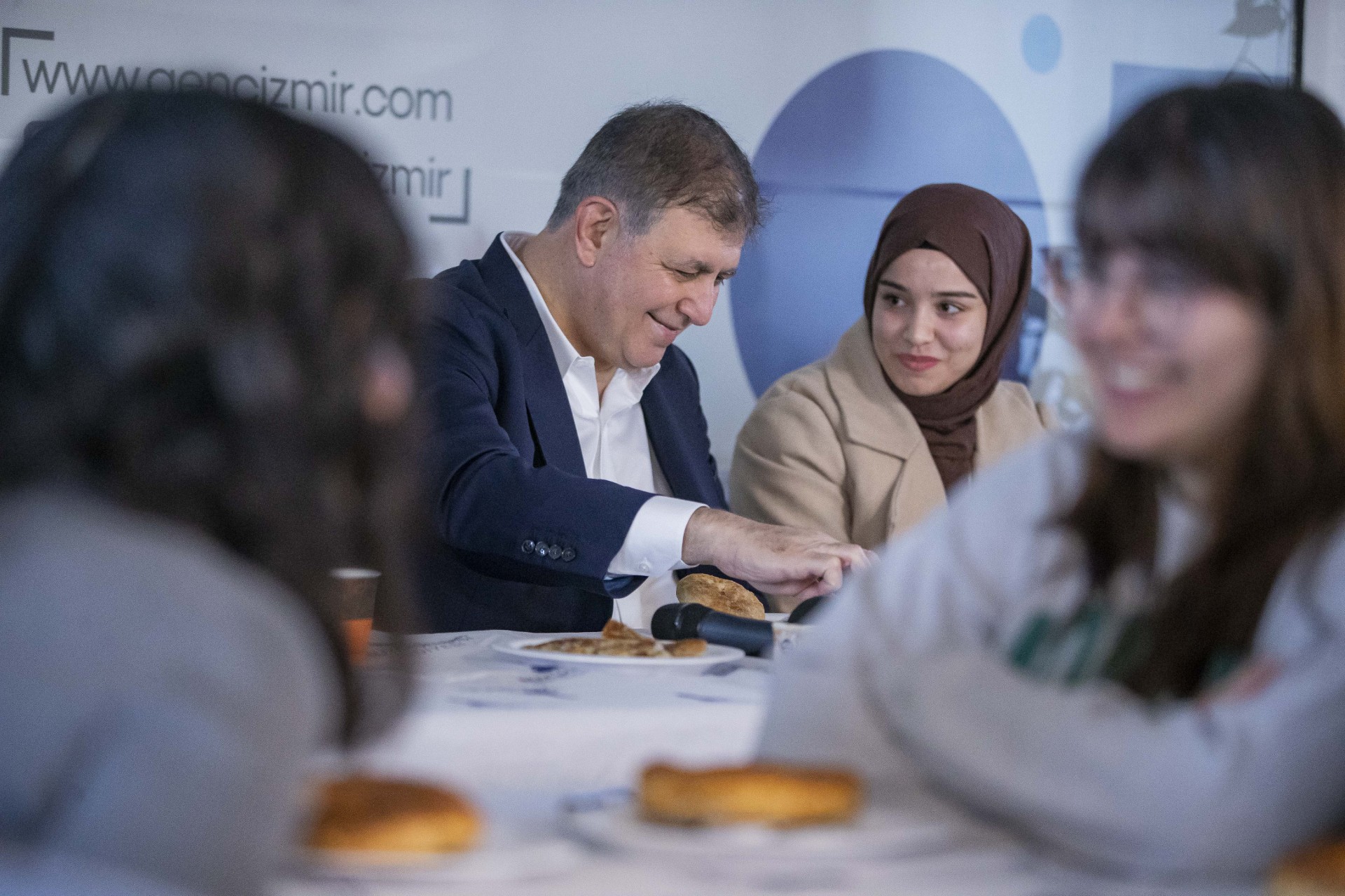 İzmir Büyükşehir’den Genç Dostu Kent Hamlesi