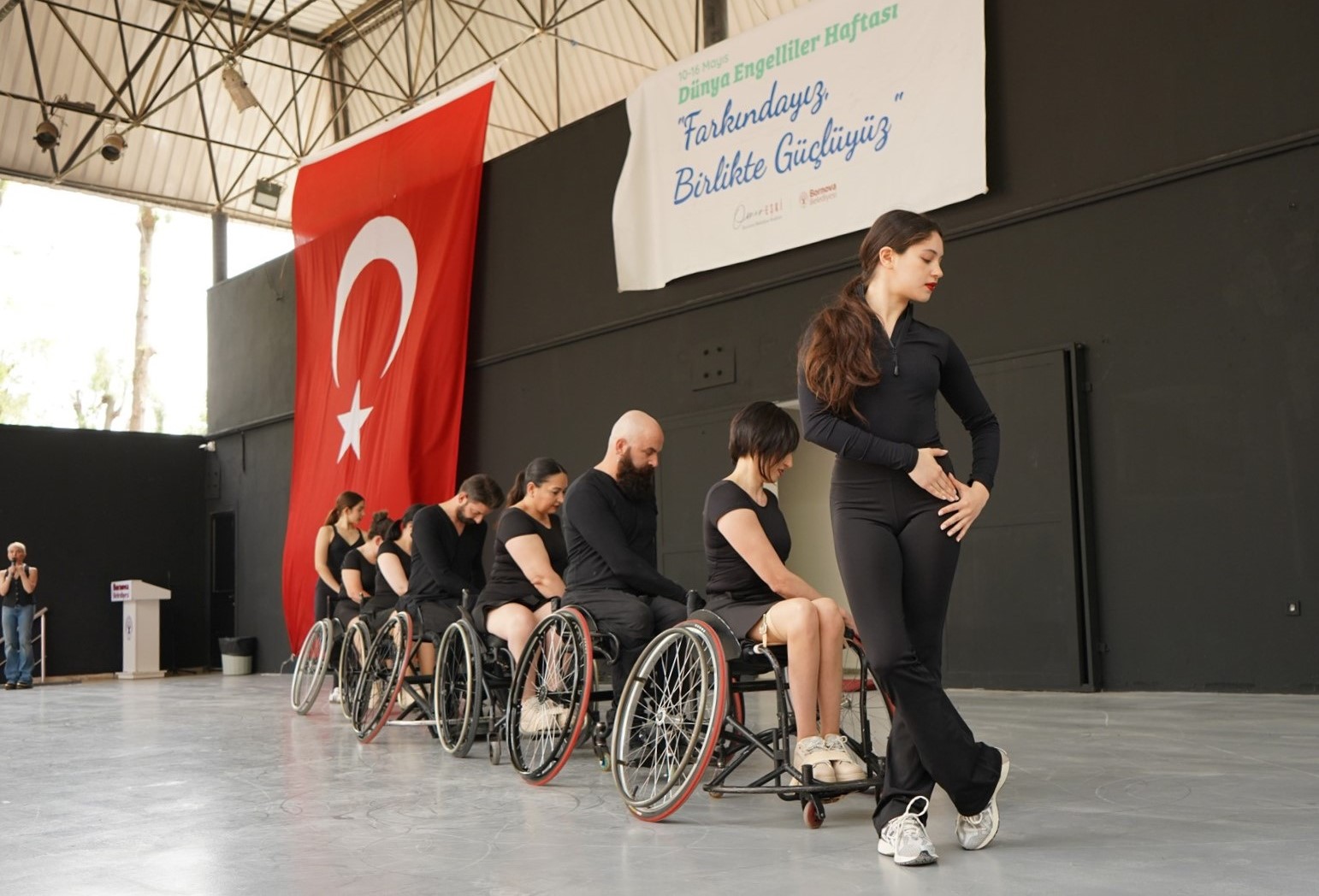 Dansın gücüyle engelleri aştılar