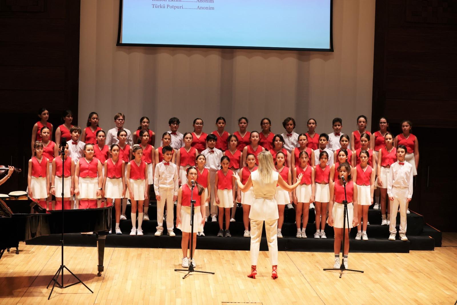İzmir Uluslararası Çoksesli Korolar Festivali başladı