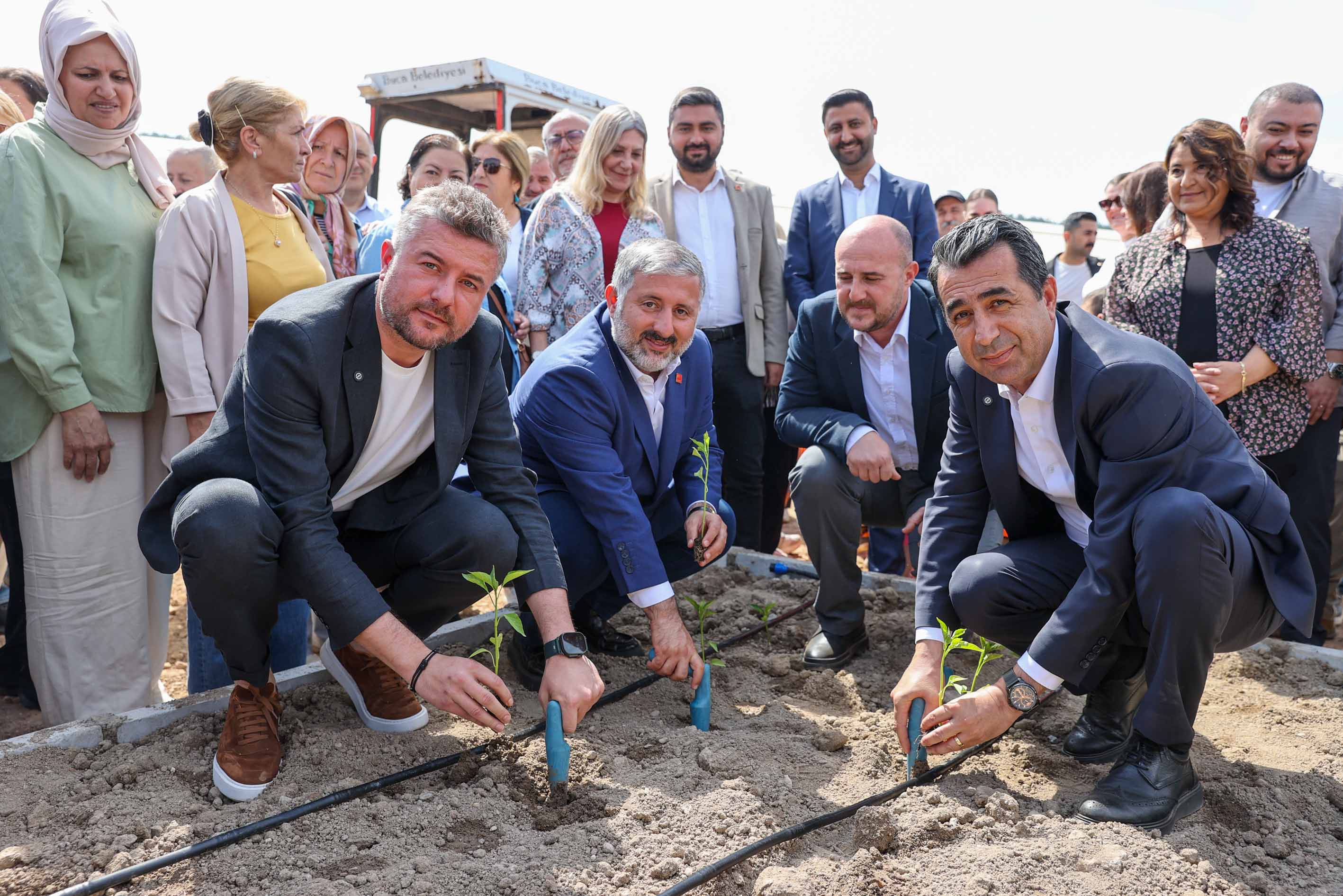 BUCA'DA BİN UMUT FİDESİ TOPRAKLA BULUŞTU