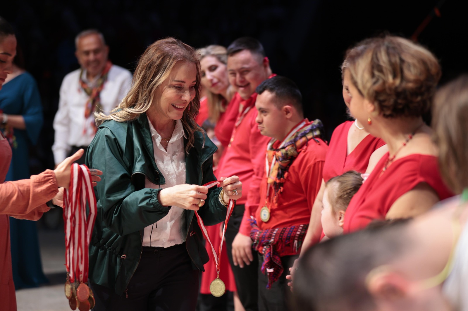 Konak’ta halk oyunları rüzgarı esti