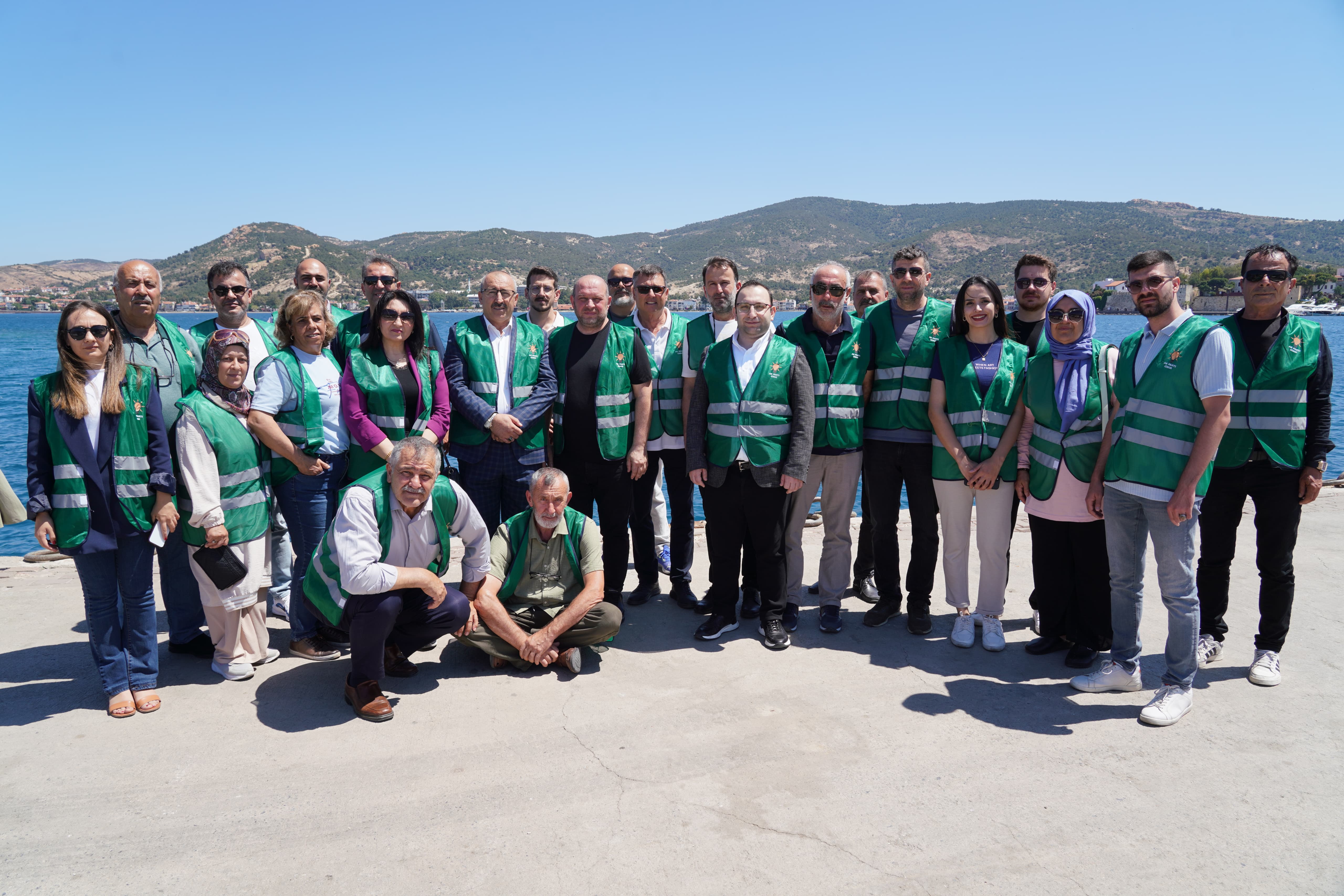 AK Parti İzmir'den Dünya Çevre Günü'nde denizde dip tarama temizliği!