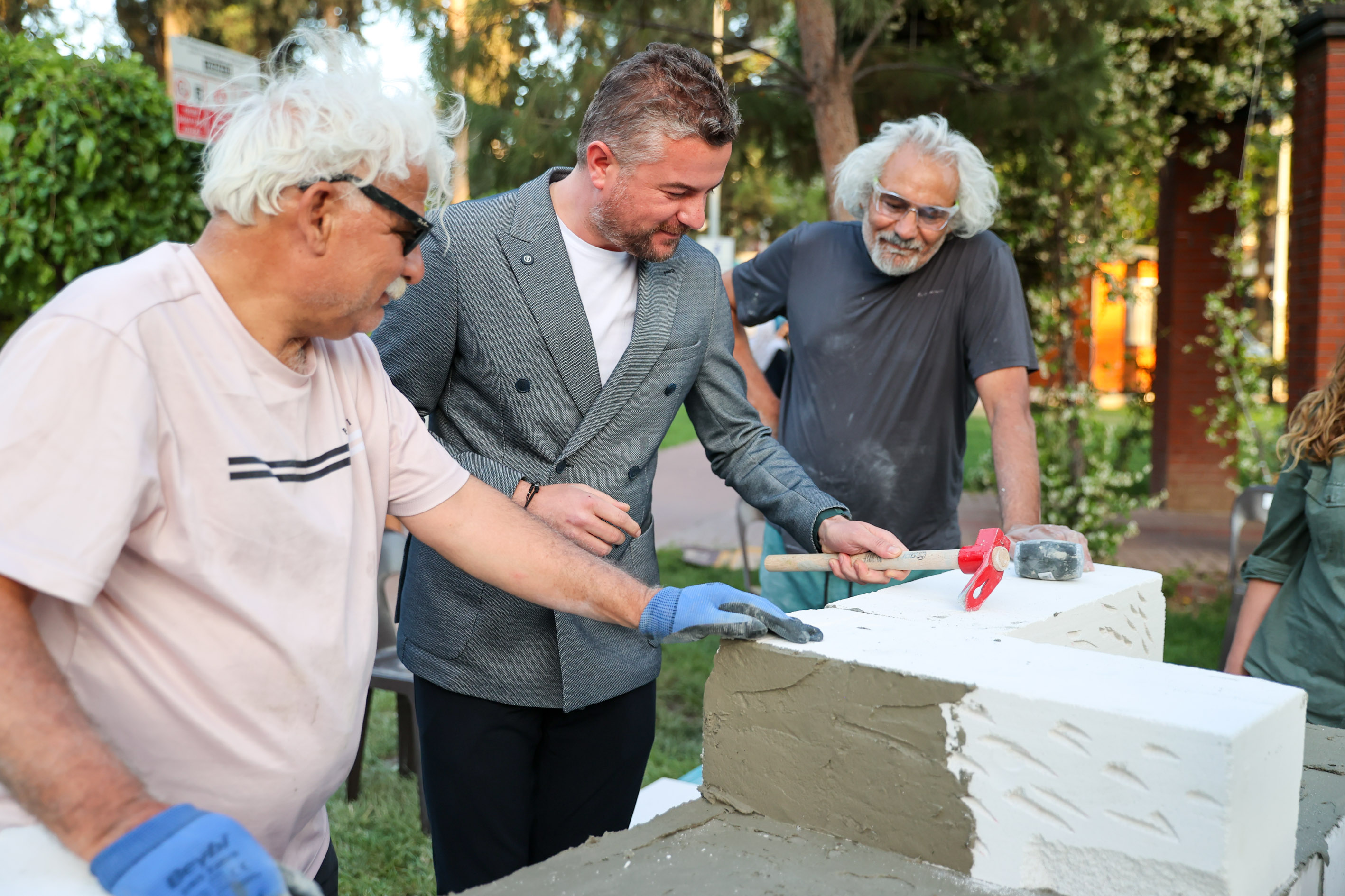 Buca’ya Edip Akbayram anısına heykel