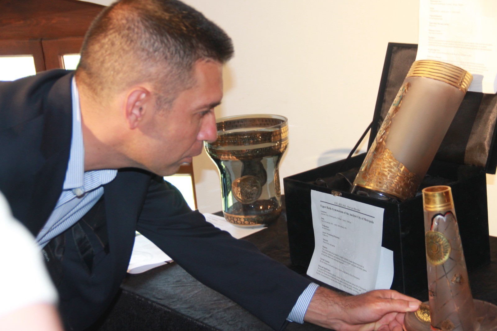 Seferihisarlı sanatçılardan Efes Selçuk’ta ‘’Cam’da Antik Ege’’ sergisi