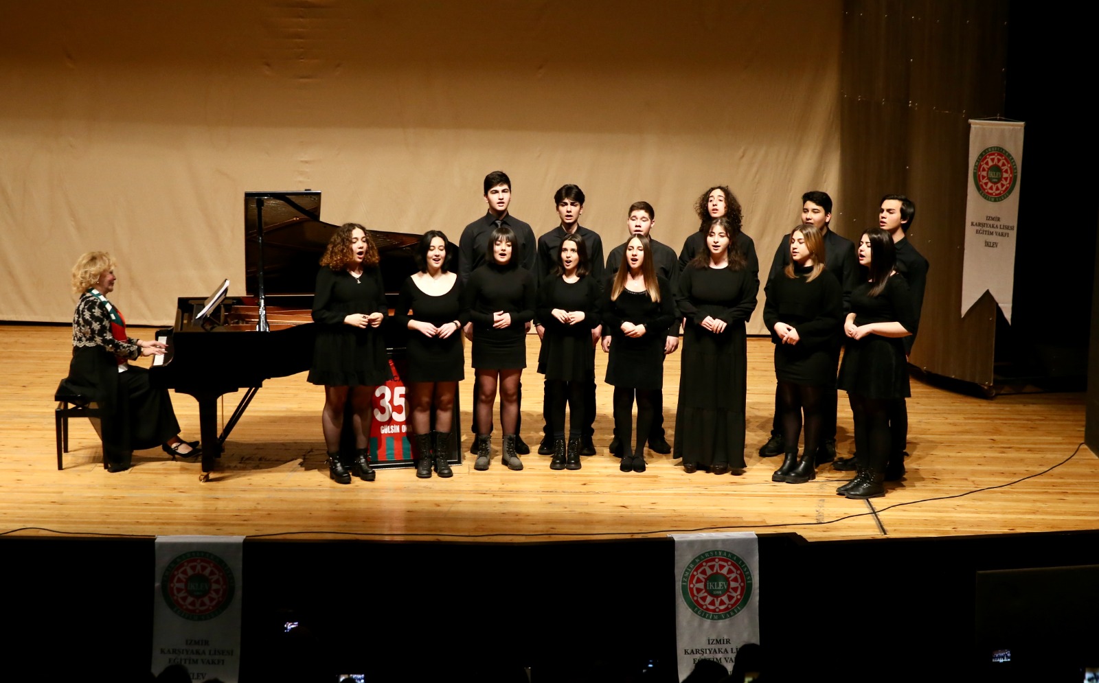 Ünlü piyanist Gülsin Onay 20 Haziran’da Karşıyaka’da