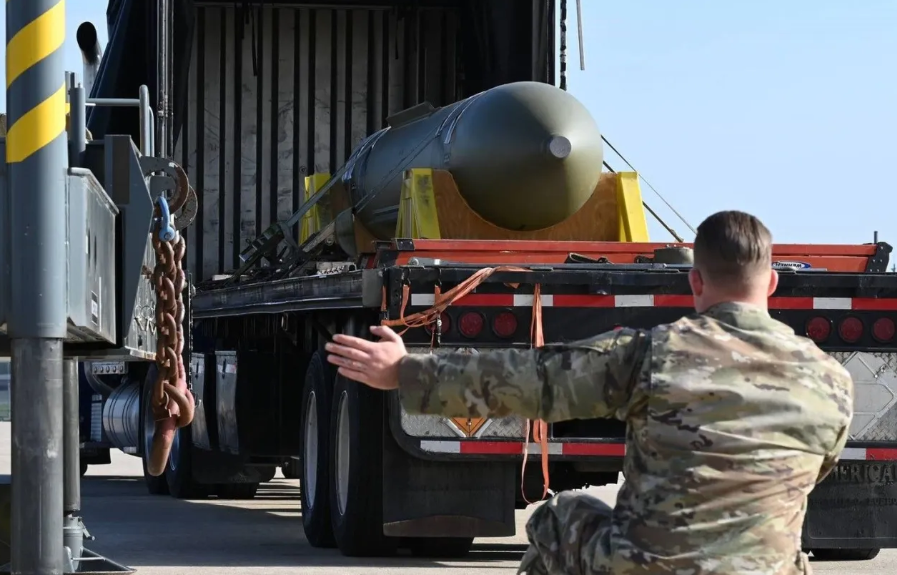 ABD'nin İran'da denemek için can attığı silah! Dağı deliyor sadece 20 tane var