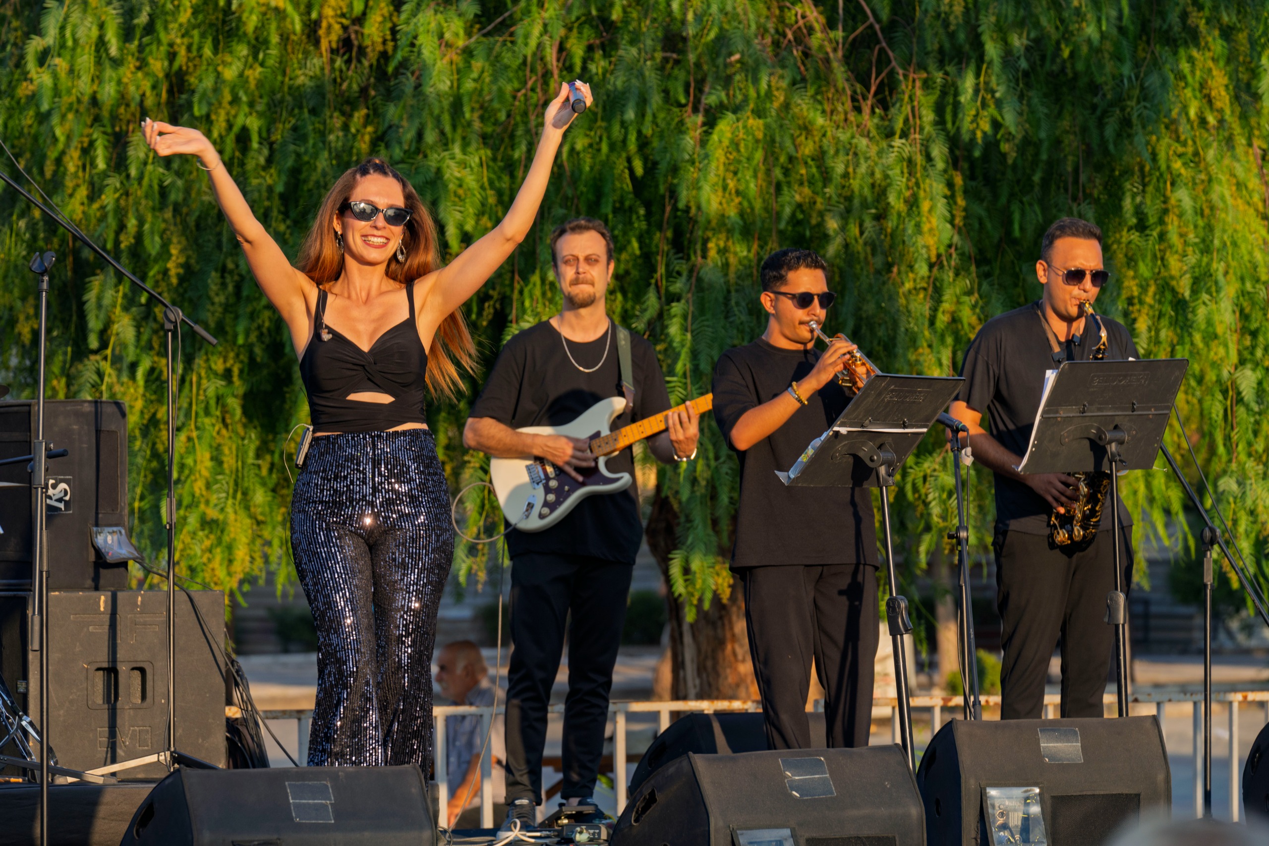 İzmirliler “Yaza Merhaba” dedi