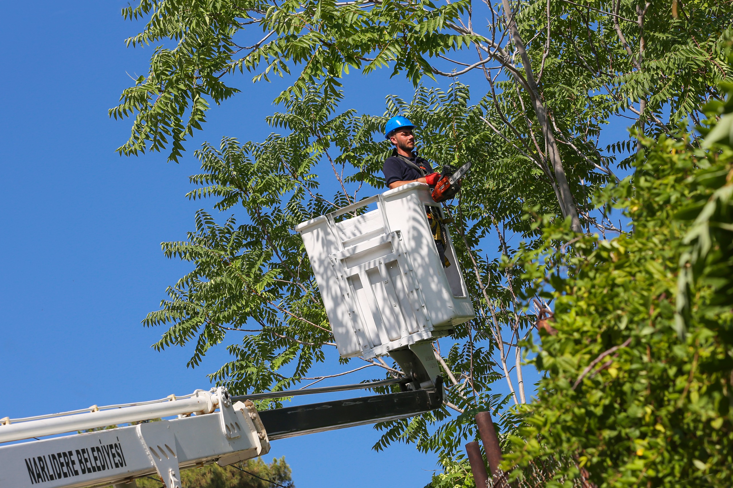 NARLIDERE BELEDİYESİ’NDEN KAPSAMLI TEMİZLİK ÇALIŞMASI