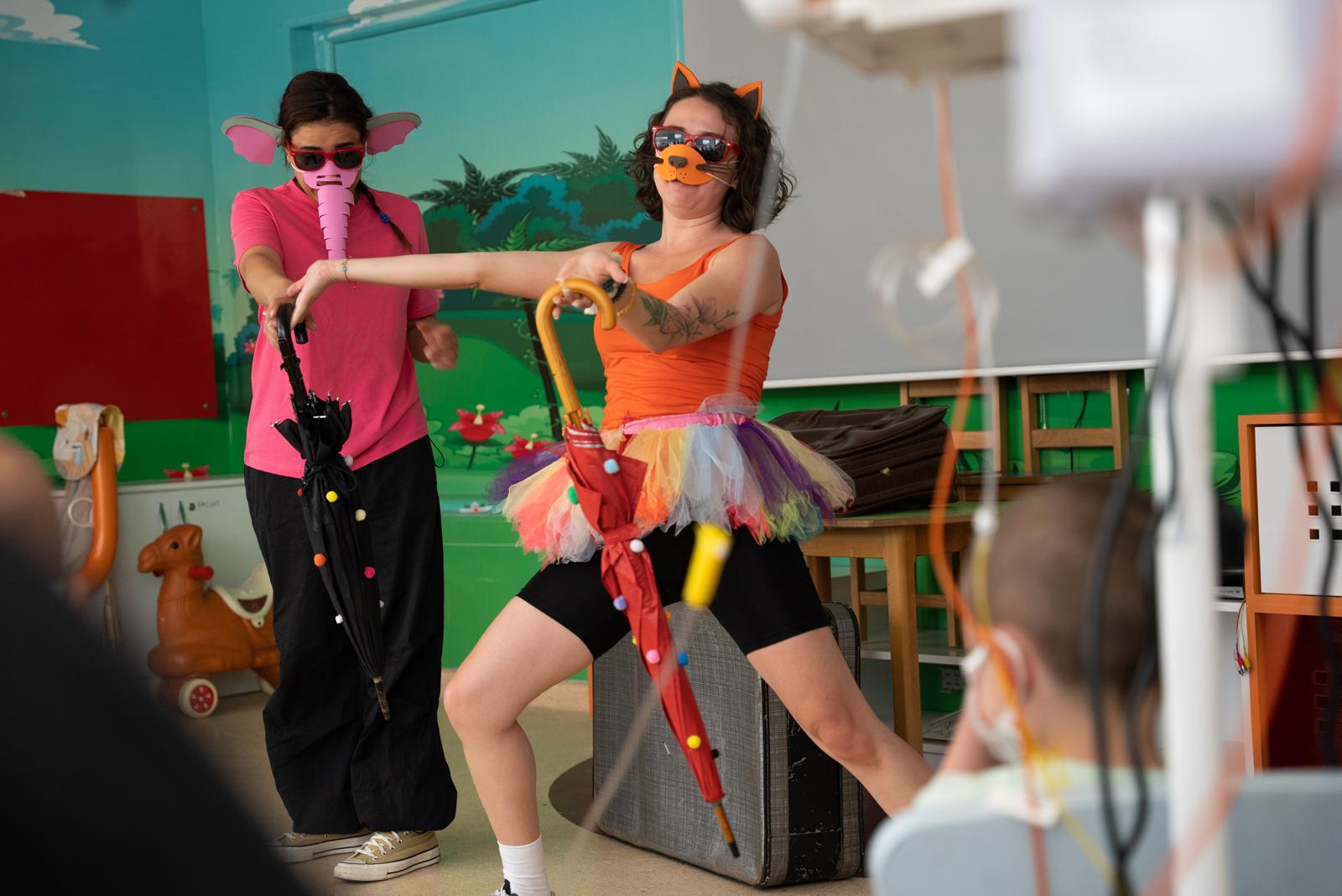 İzmir Şehir Tiyatroları’ndan onkoloji servisindeki miniklere anlamlı proje