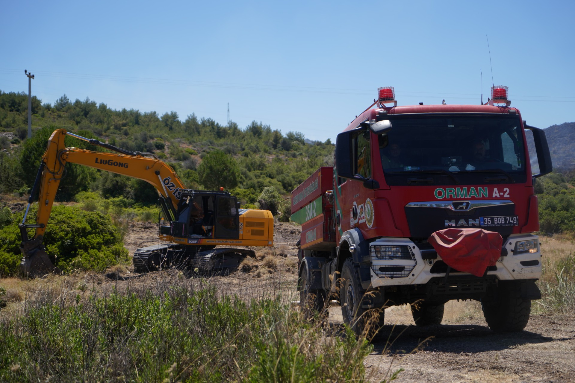 Çeşme’de yangın 3. gününde büyük ölçüde kontrol altına alındı