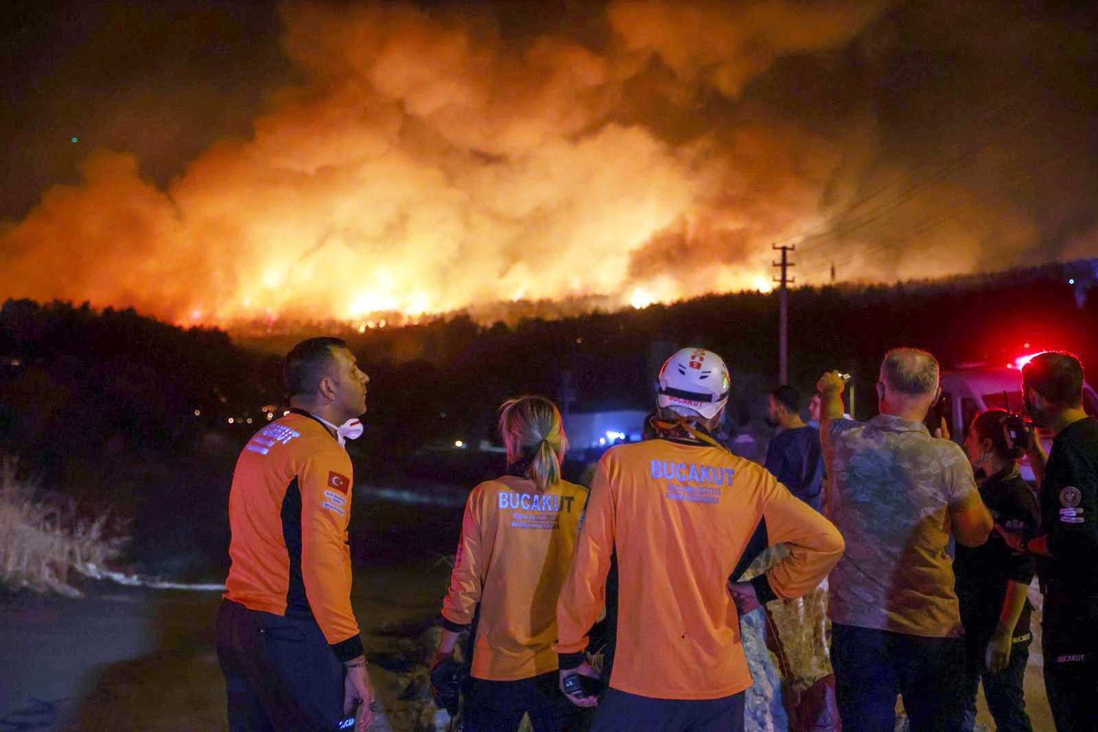 Buca tüm gece alevlerle mücadele etti