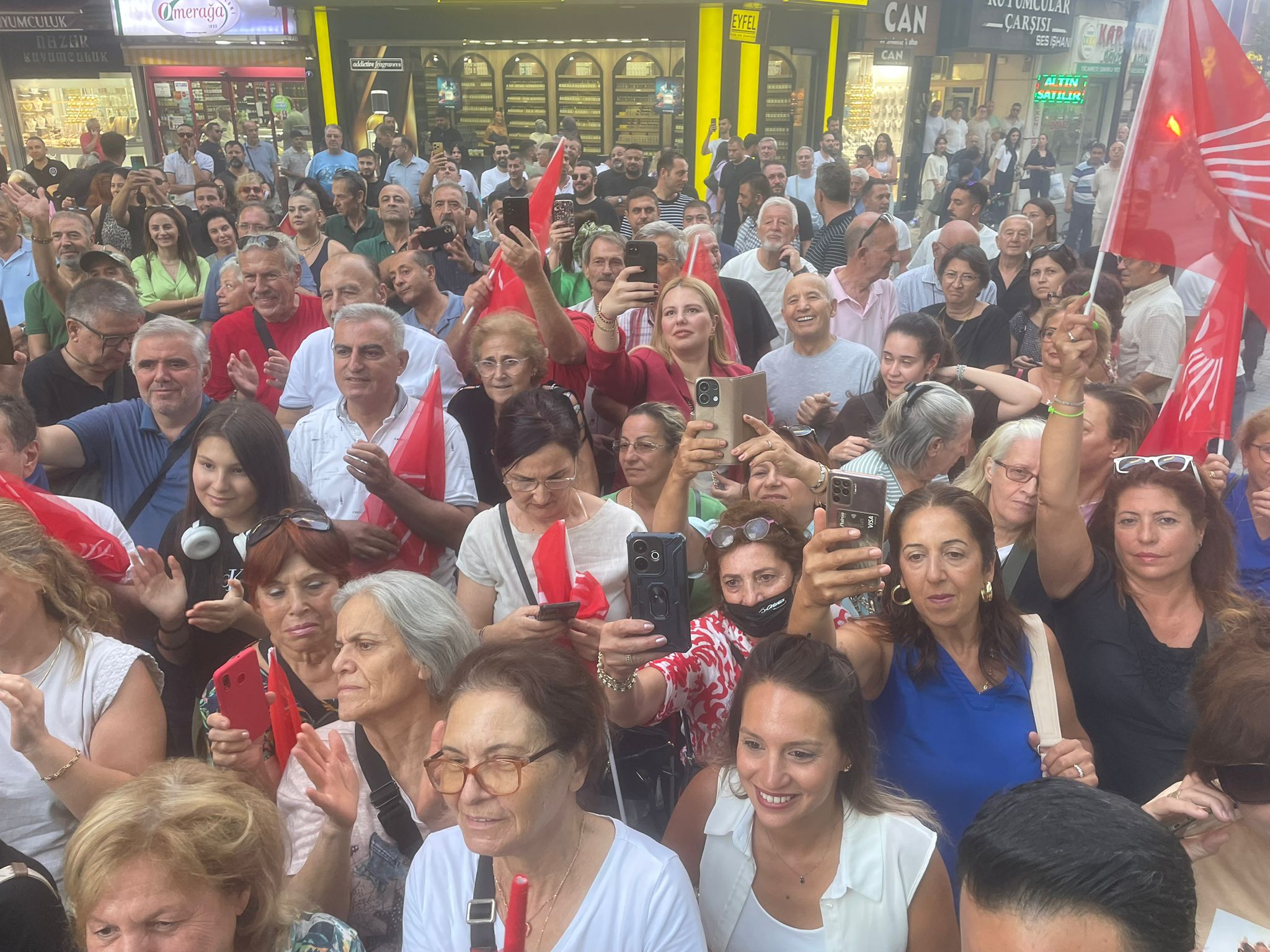 "GÜÇLÜ BAŞKAN" KARŞIYAKA'YA YENİDEN ADAYLIĞINI AÇIKLADI!