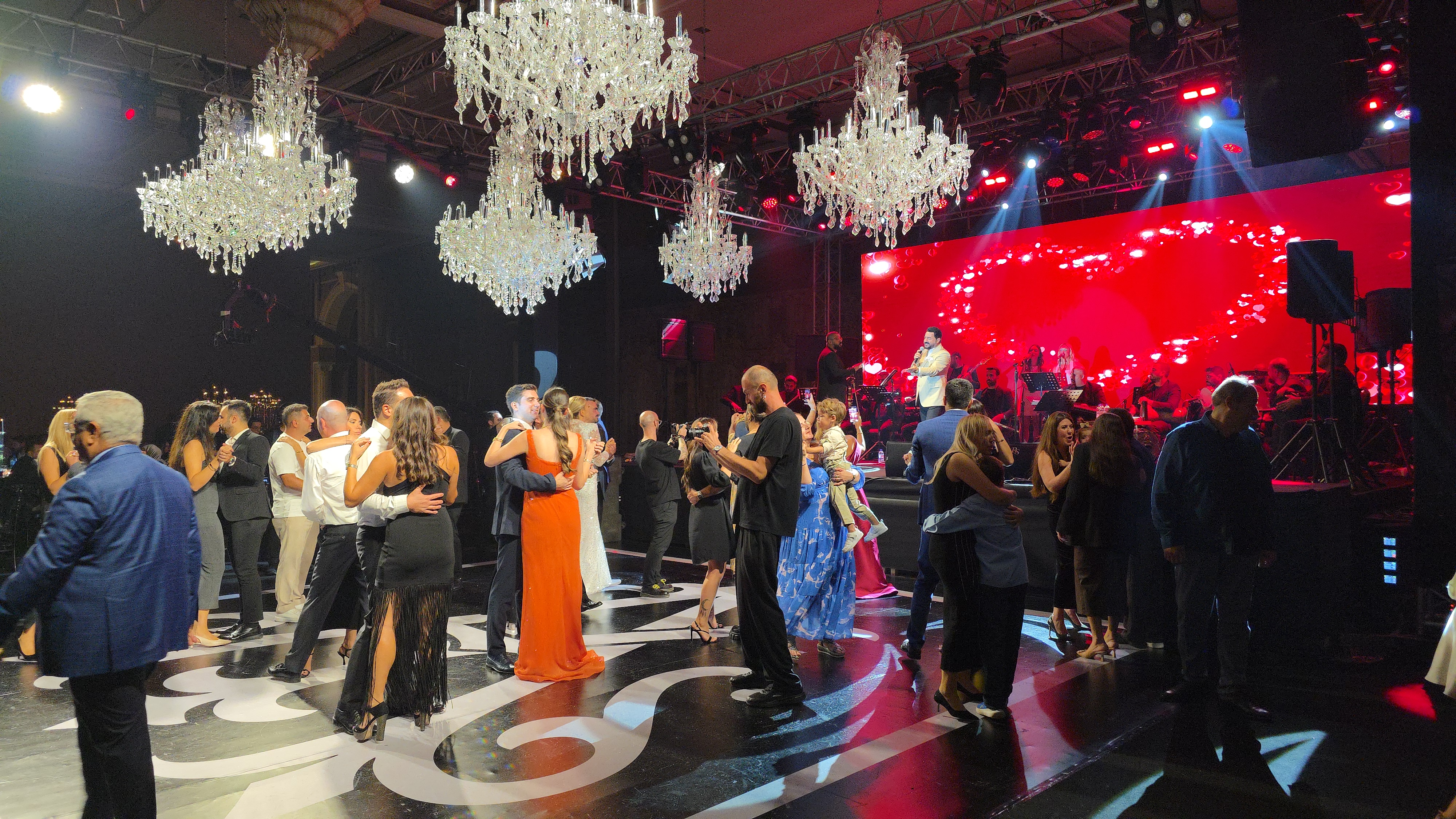 ALABAY AİLESİNİN MUTLU GÜNÜ: "ADNAN VE YAMAN ERKEKLİĞE İLK ADIMLARINI ATTI"