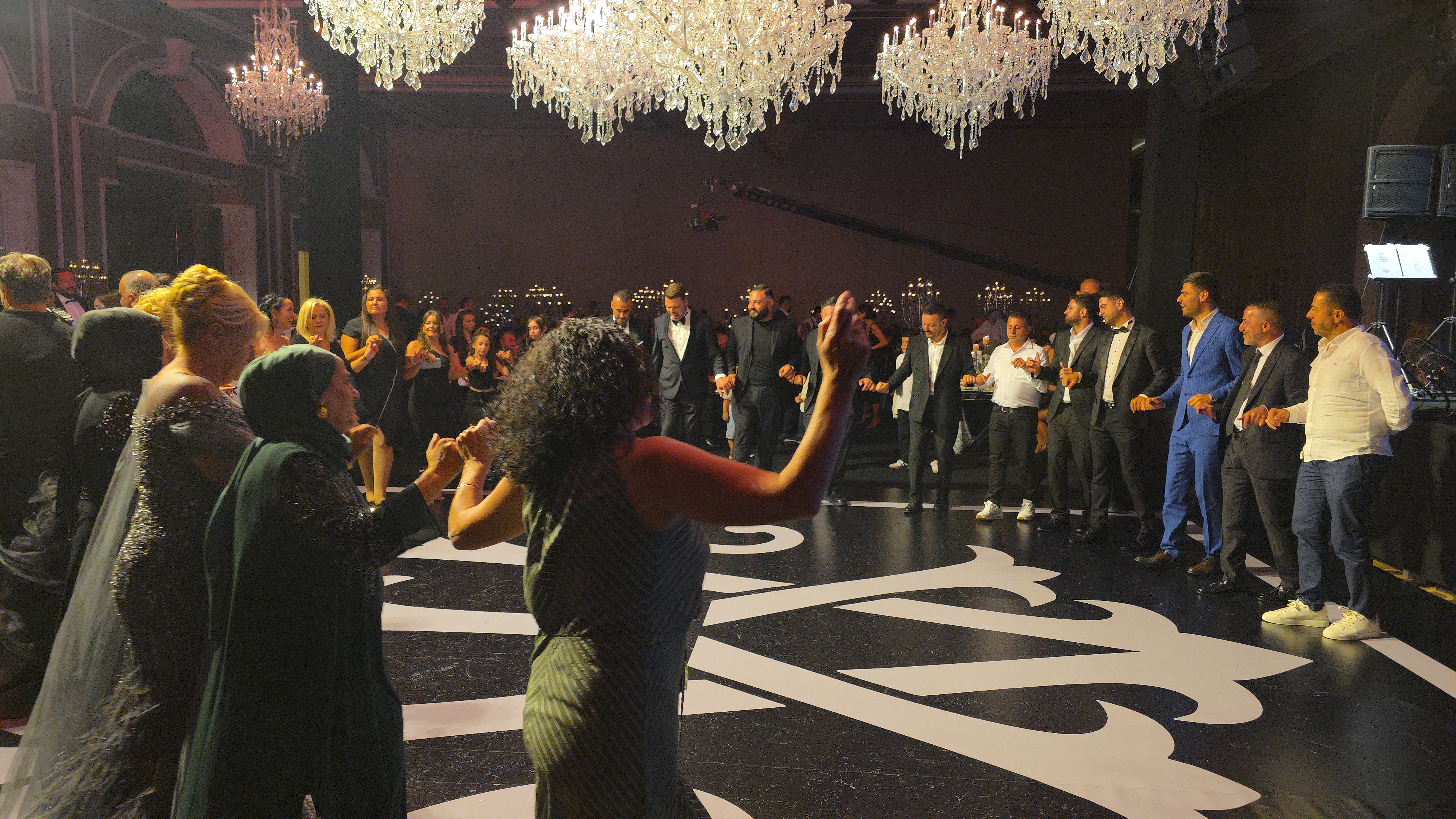 ALABAY AİLESİNİN MUTLU GÜNÜ: "ADNAN VE YAMAN ERKEKLİĞE İLK ADIMLARINI ATTI"