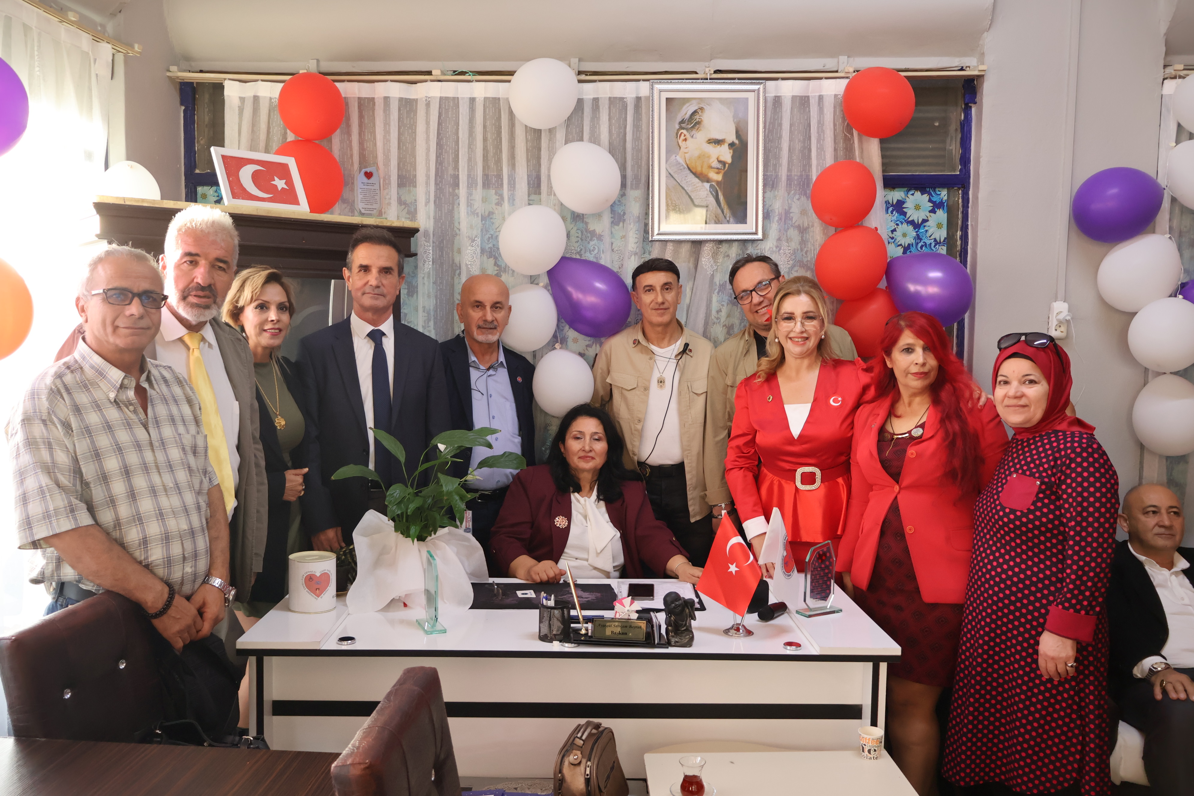 İZMİR'DE ENGELLİLER İÇİN UMUT KAPISI AÇILDI: "GERÇEK ENGEL, ZİHİNLERDEKİ AYRIMCILIKTIR"