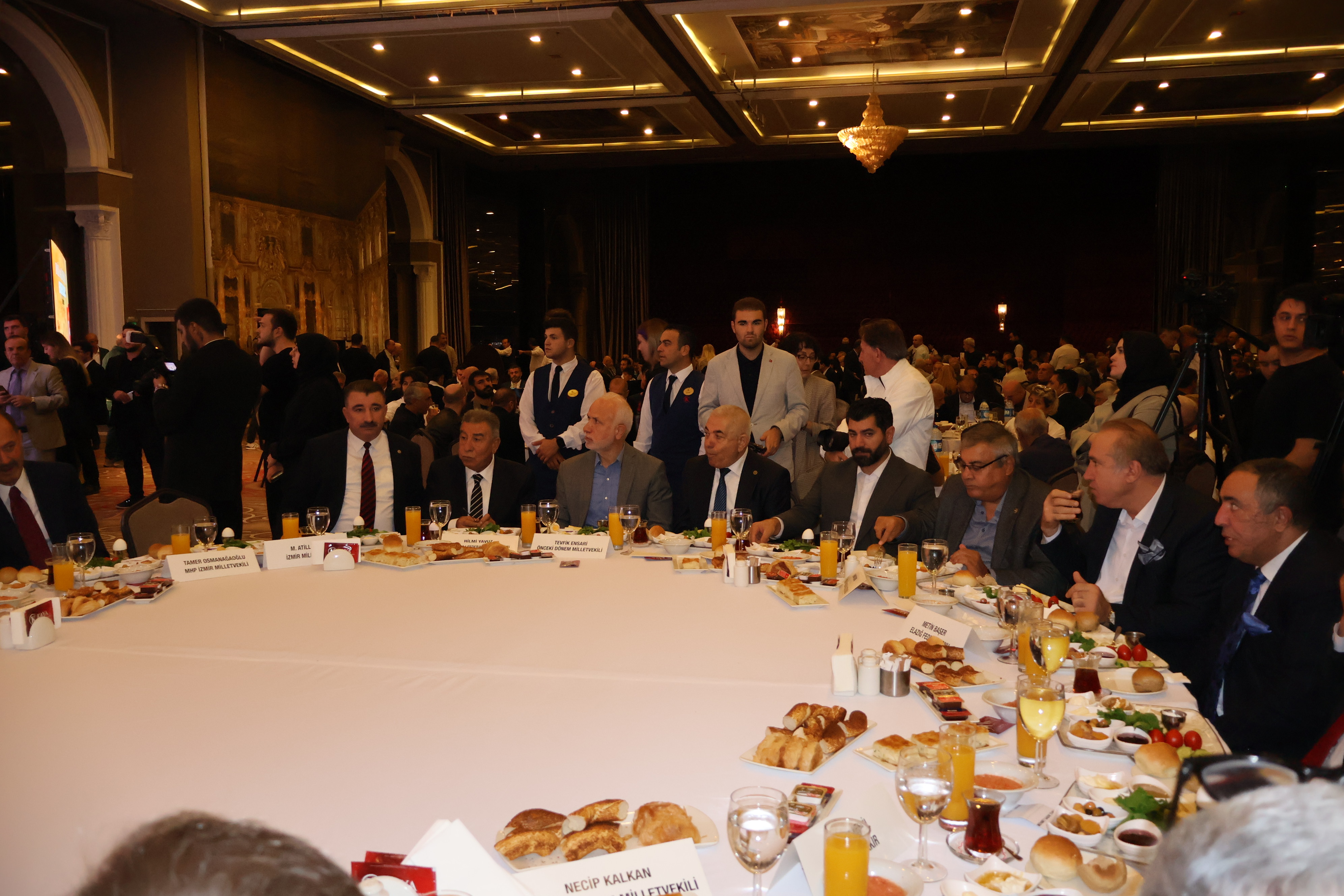 İzmir'de "Büyük Kardeşlik" Buluşması: Birlik, Dayanışma ve Umut Mesajı