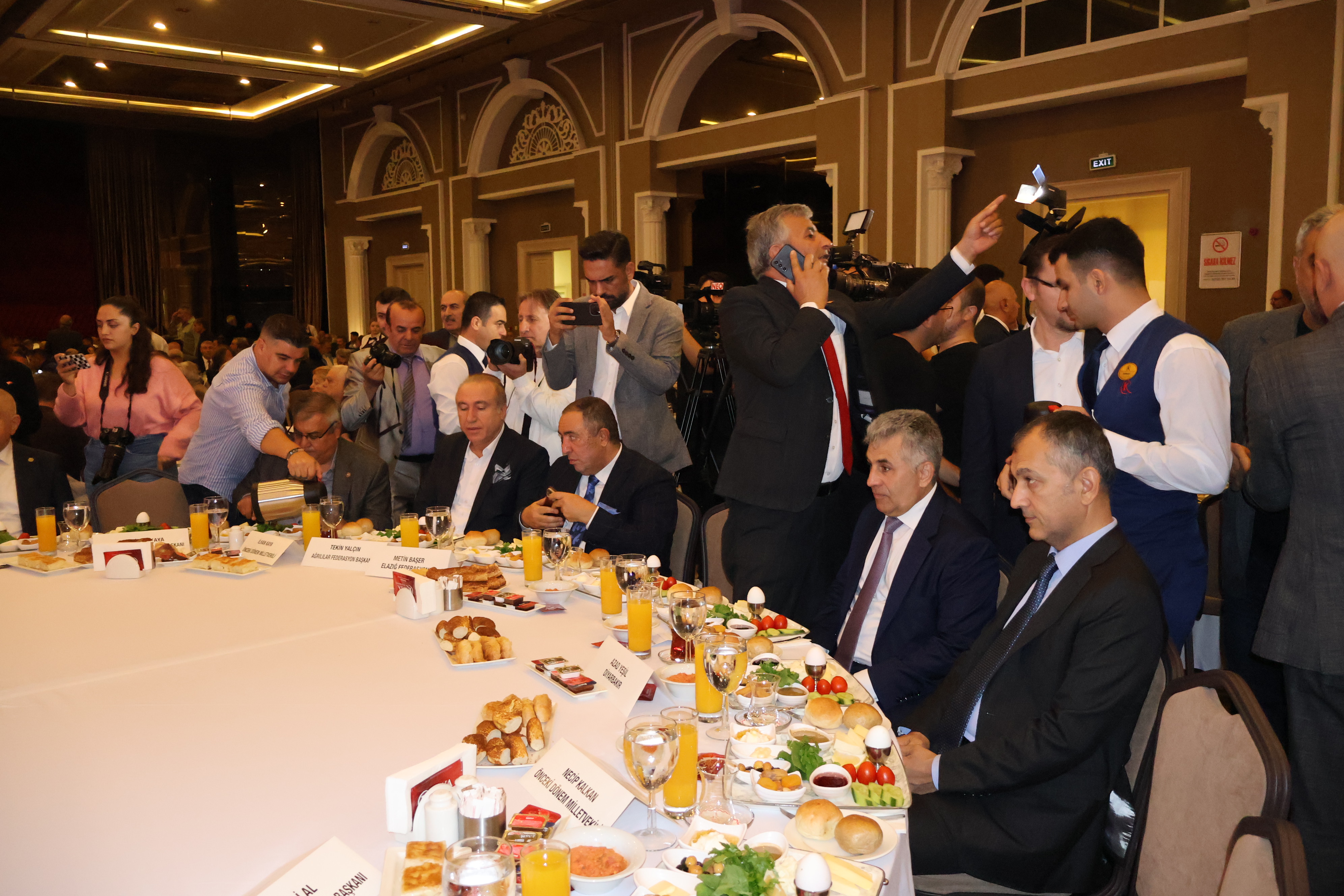 İzmir'de "Büyük Kardeşlik" Buluşması: Birlik, Dayanışma ve Umut Mesajı