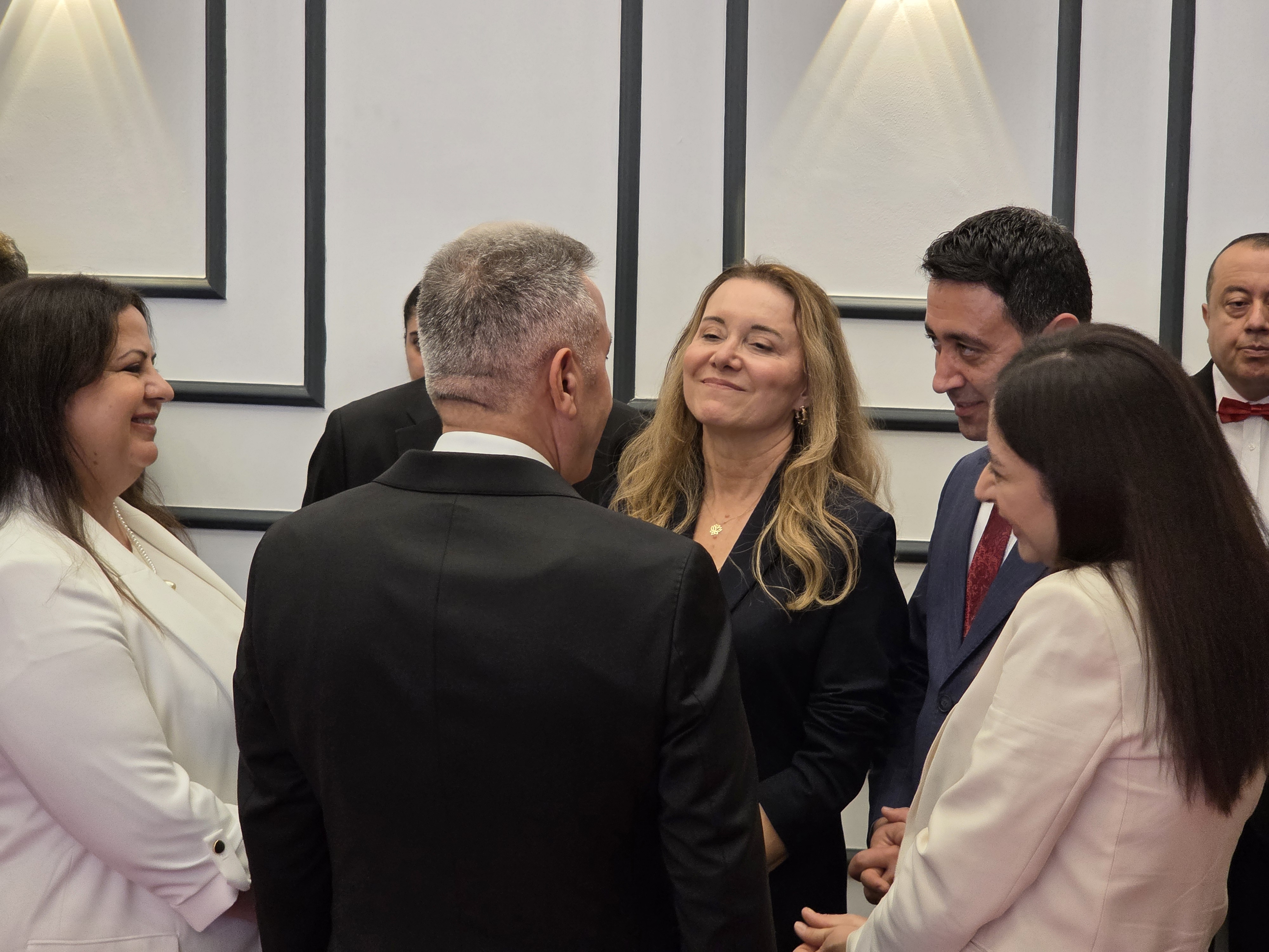 İZMİR'DE 29 EKİM RESEPSİYONU COŞKUYLA GERÇEKLEŞTİ: CUMHURİYET'İN 102. YILI TÖRENLE KUTLANDI