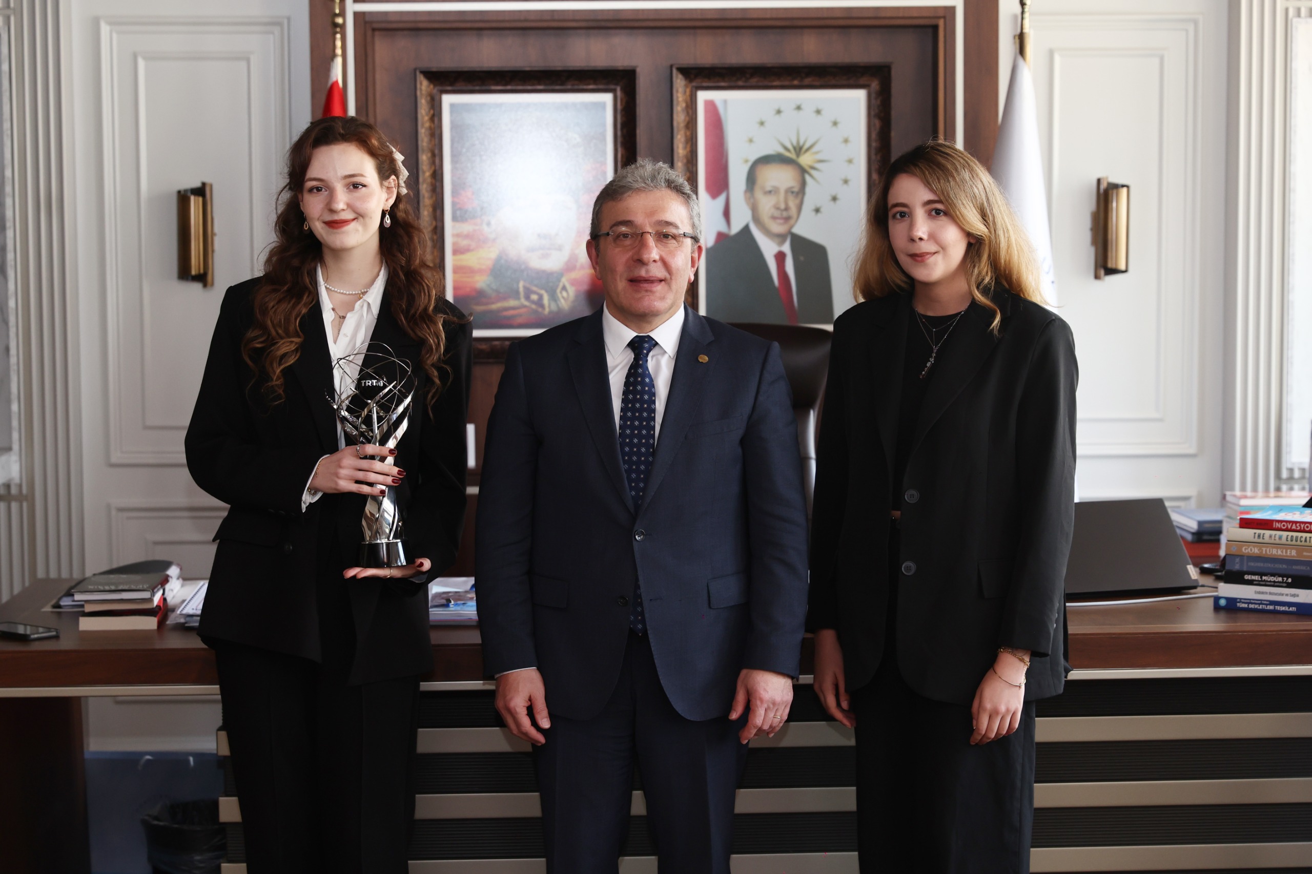 DEÜ’LÜ ÖĞRENCİLERDEN BÜYÜK BAŞARI