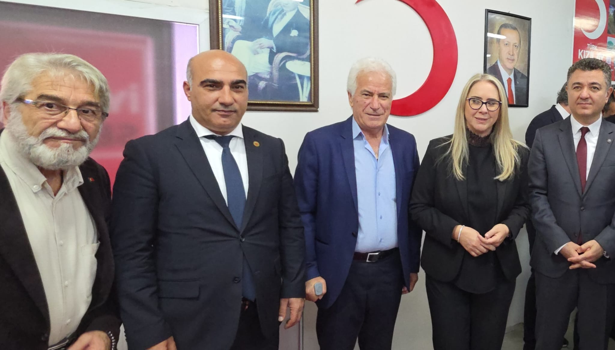 İzmir'de iyilik büyüyor: Kızılay Sosyal Butik kapılarını açtı