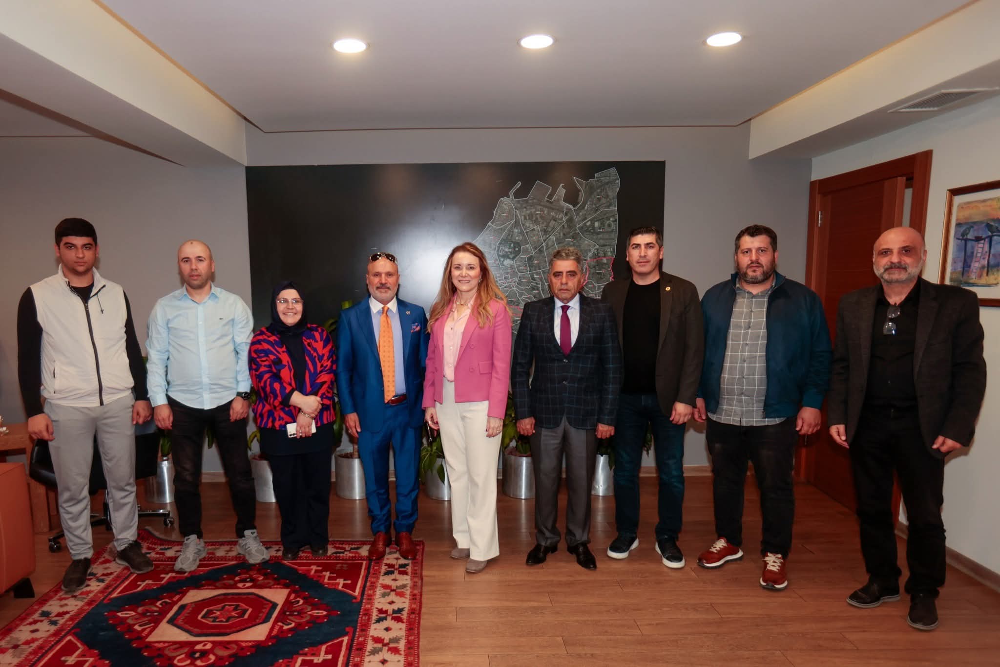 KONAK'TA ESNAF BULUŞMASI: MOBİLYACILAR ODASI BAŞKAN ADAYI SEYFETTİN DAĞ'DAN BAŞKAN MUTLU'YA ZİYARET