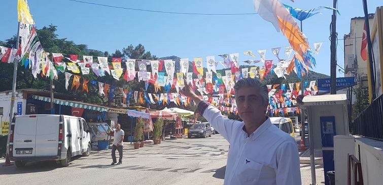 Karaburun'da 'bayraklama' krizi