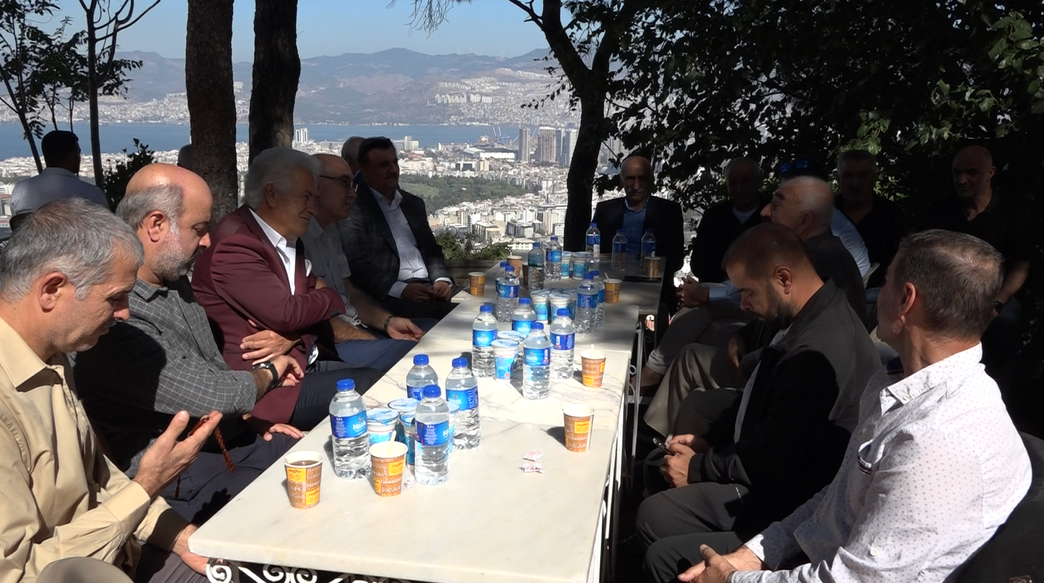 SALİH ERKEK YAKINLARINI KADİFEKALE'DE BULUŞTURDU