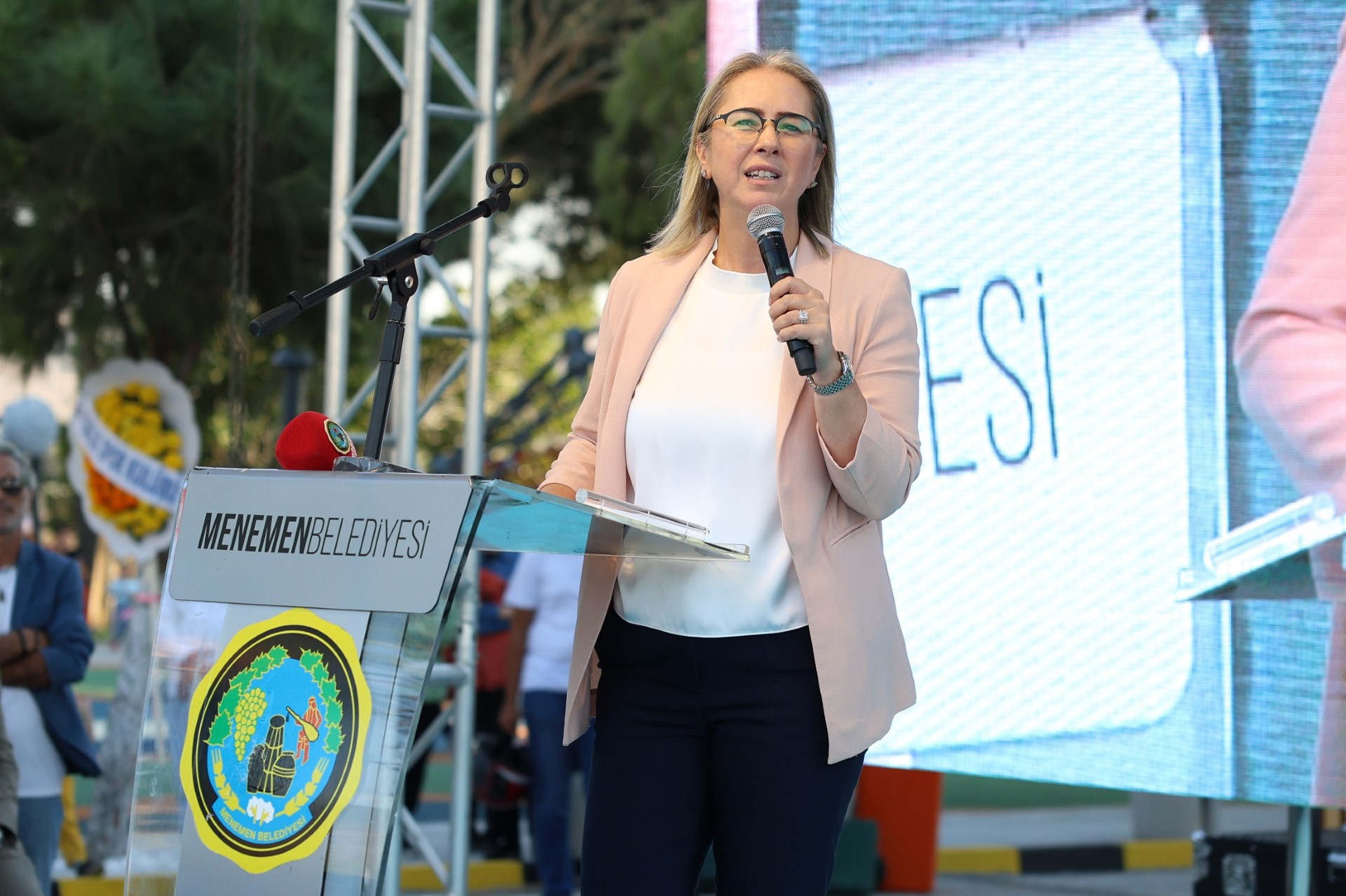 MENEMEN BELEDİYESİ'NDEN 4 AÇILIŞ BİRDEN