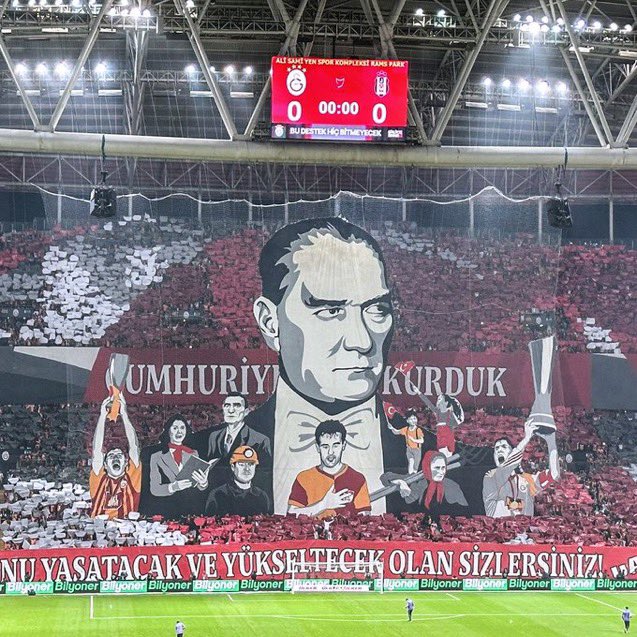 Galatasaray tribünlerinden Cumhuriyet'in 100. yılına özel koreografi!