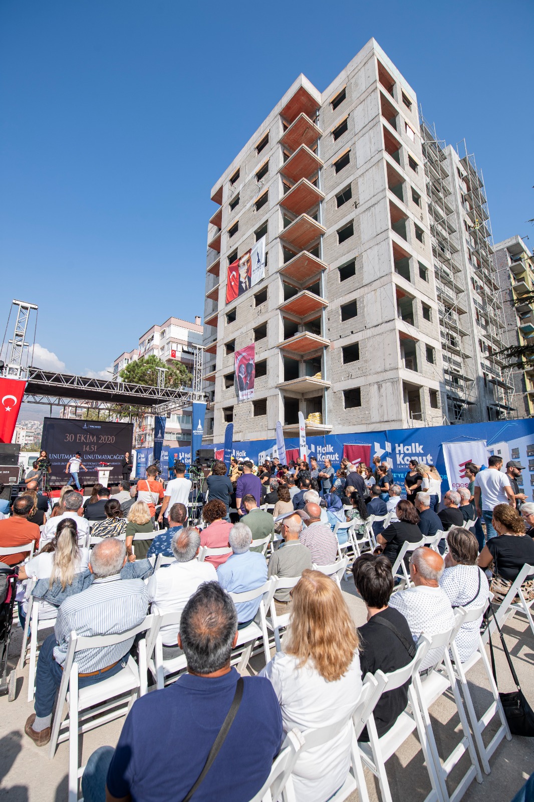 İzmir'in Türkiye'ye örnek uygulaması Halk Konut projesi hızla ilerliyor