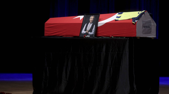 Metin Uca'nın cenazesinde gerginlik! "Camiye getirilmeyi istemiyordu" diyerek bağırıp yuhaladılar