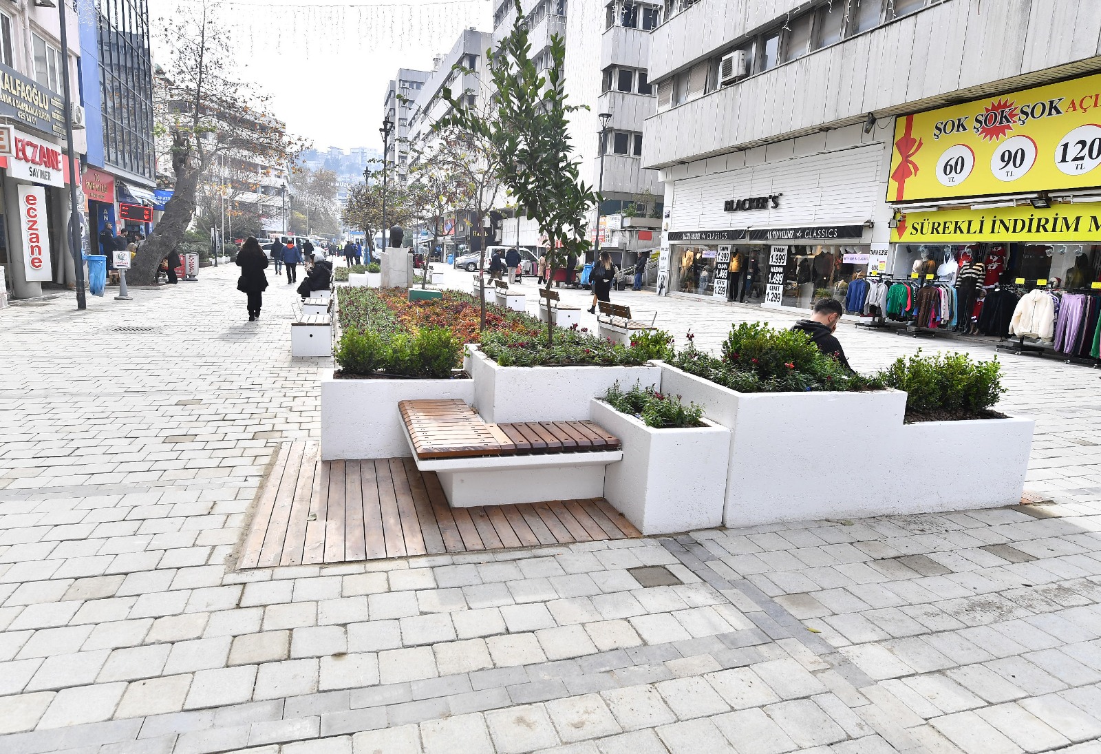 Kemeraltı’nın tarihi caddesine ferahlatan dokunuş