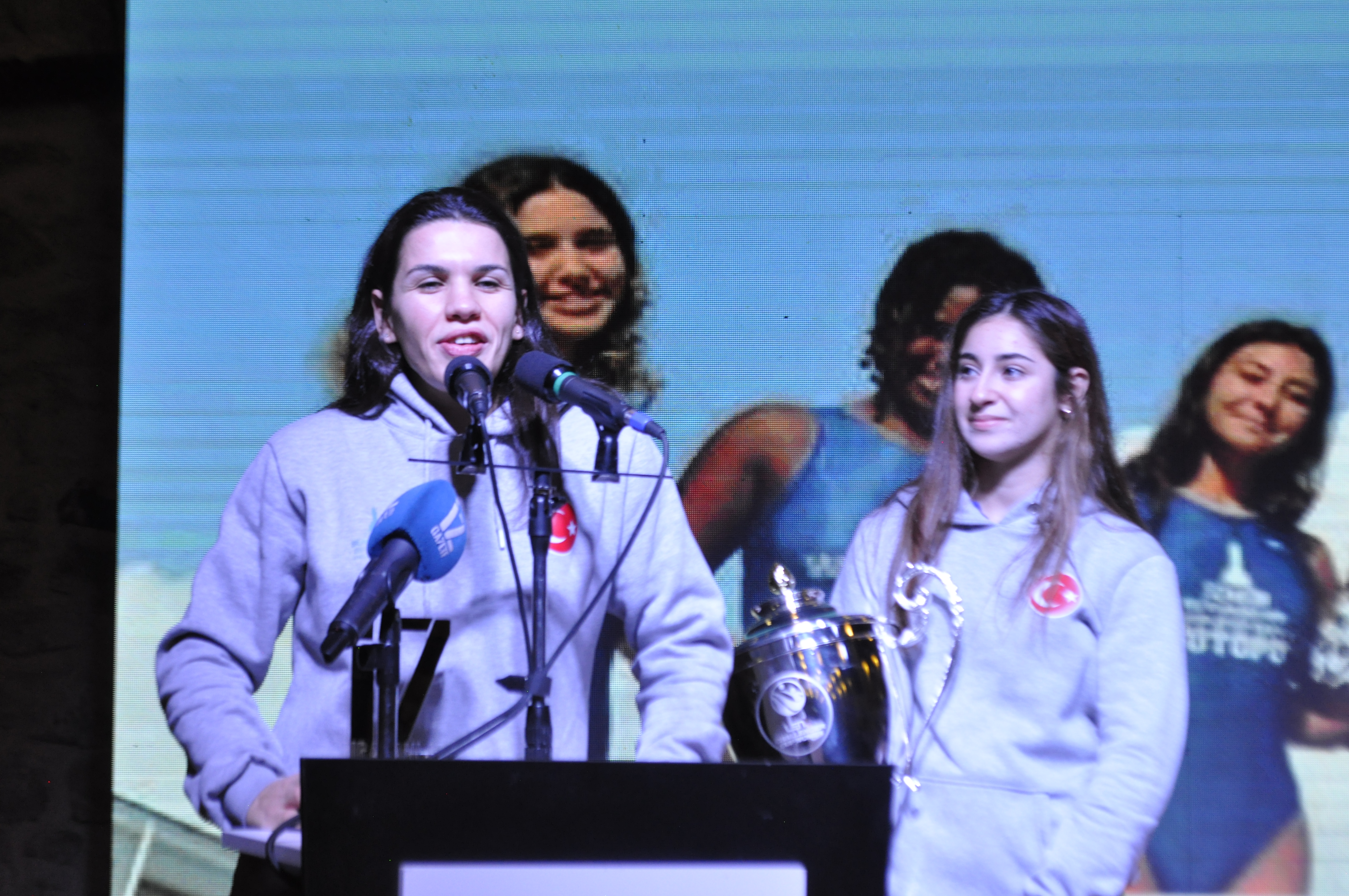 "İz Bırakanlar" ödüllerini aldı