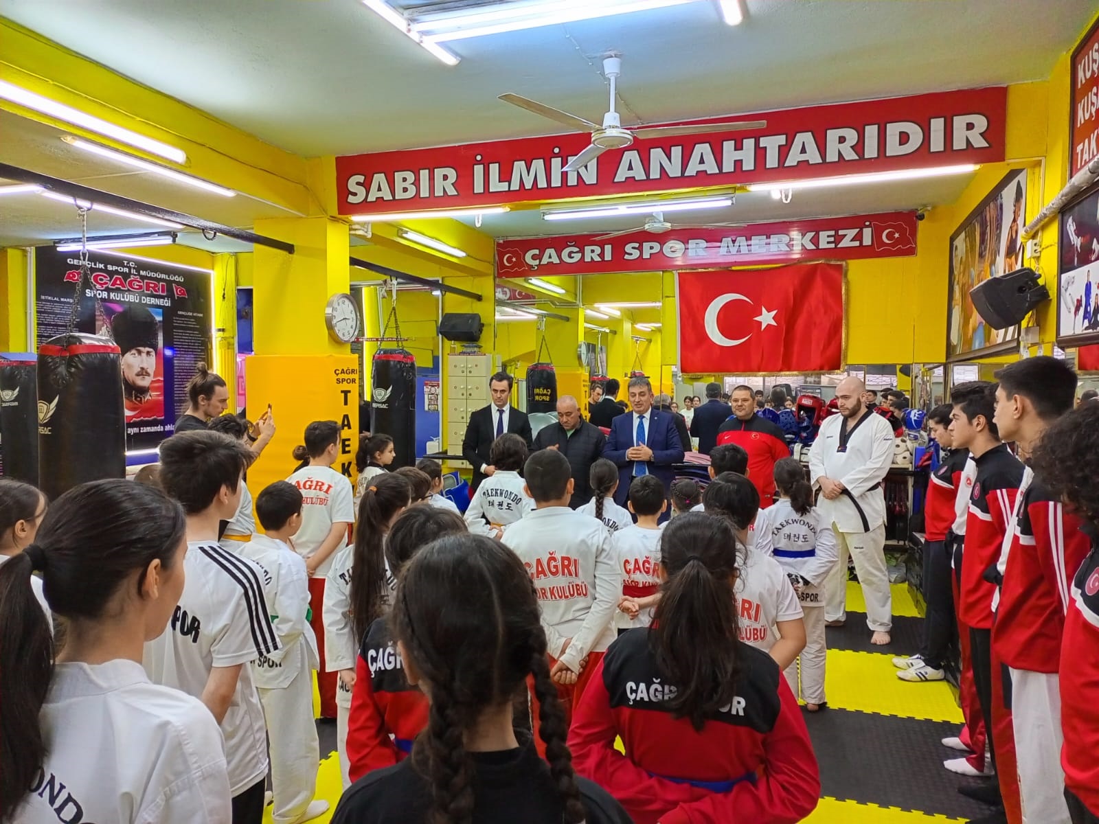 GENÇLİK VE SPOR İL MÜDÜRÜNDEN BAŞARILI SPOR KULÜBÜNE ZİYARET