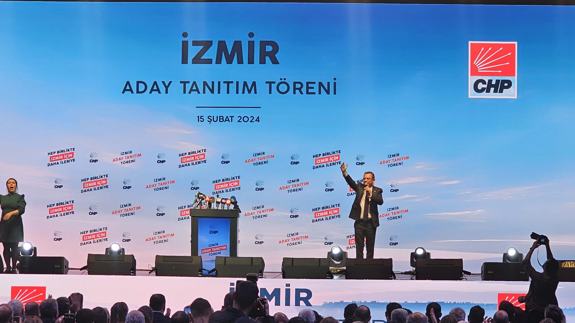 CHP Lideri Özel: " İzmir'de bütün ilçeleri alacağız!"