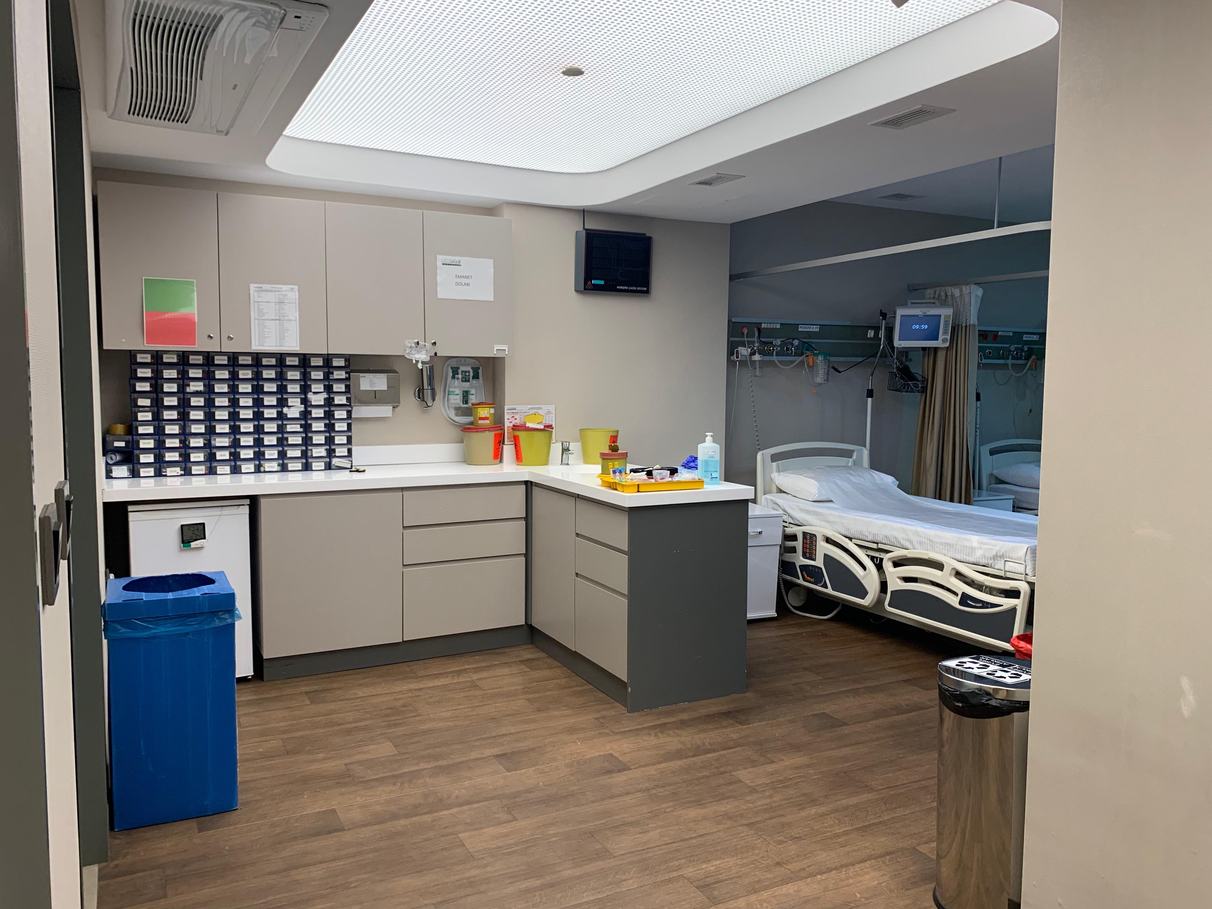 Salih Erkek'ten hastane çalışanlarına büyük övgü!