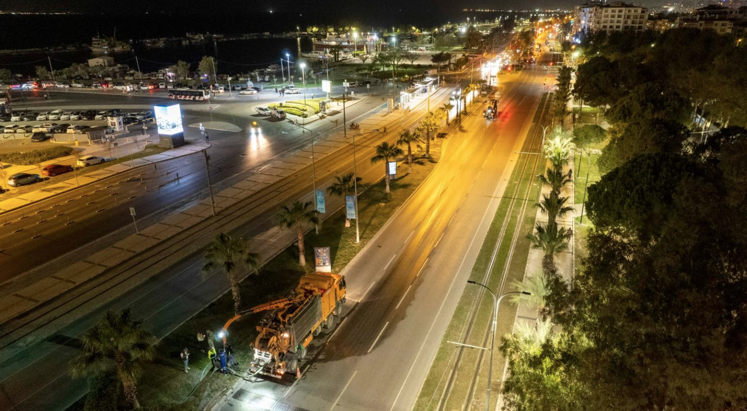 İZSU’dan lokal kokuya gece mesaisi