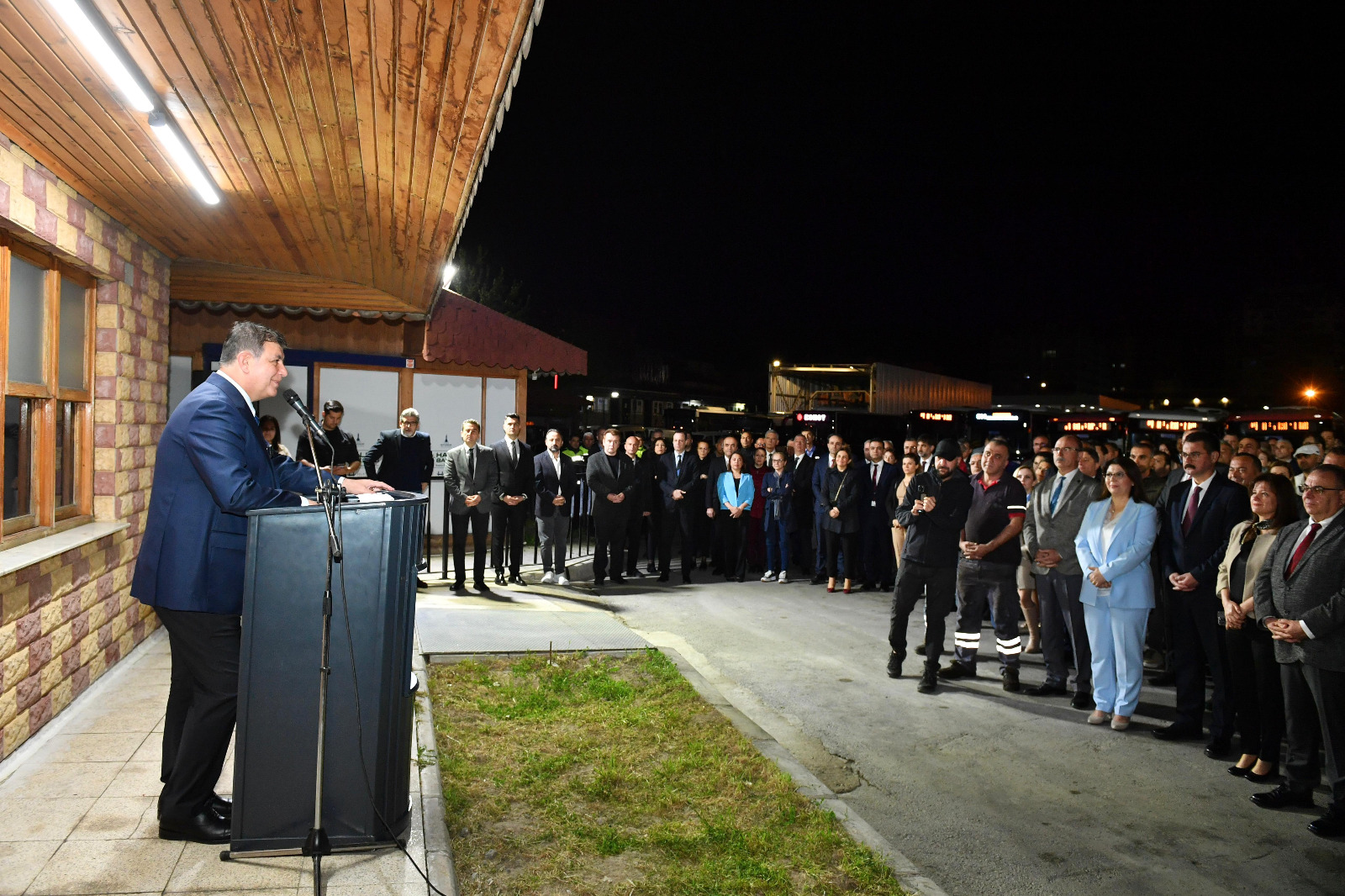 Başkan Tugay bayramlaşmaya sabah 05.00'te ESHOT'da başladı