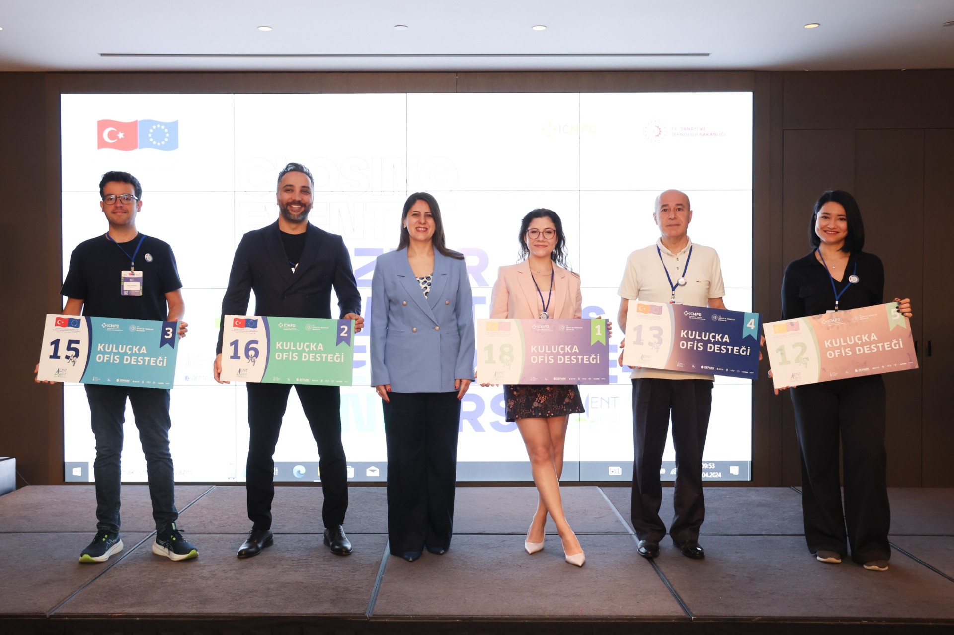 İZMİR'İN GİRİŞİMCİLERİ DEÜ ÇATISI ALTINDA BULUŞTU