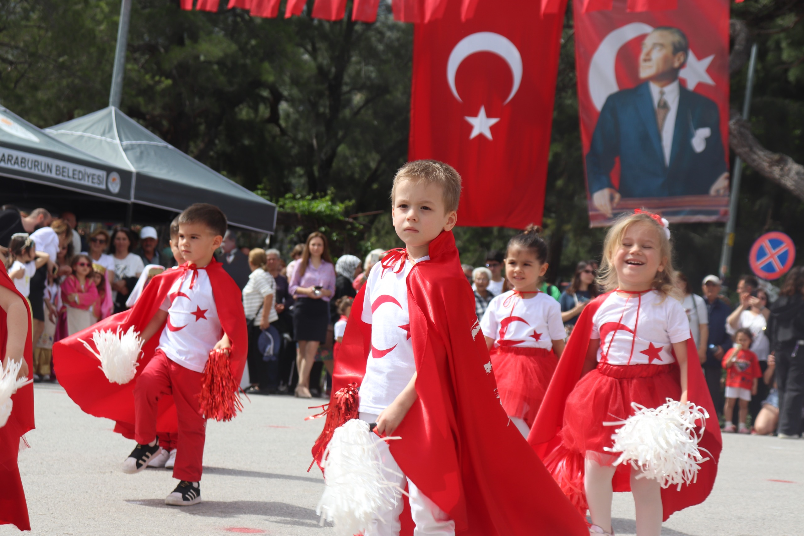 Karaburun’un çocukları, İzmir’in dağlarındaki çiçekler kadar rengarenk