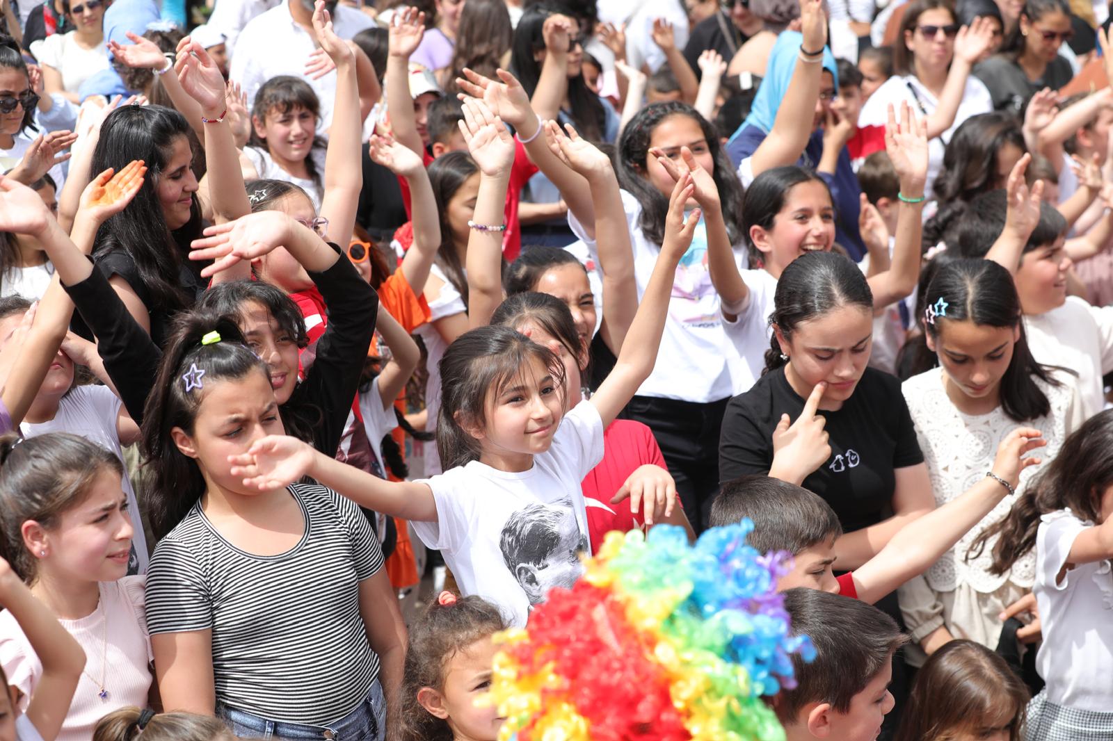Başkan Önal sözünü tuttu: Binler Bayraklı’ya akın etti